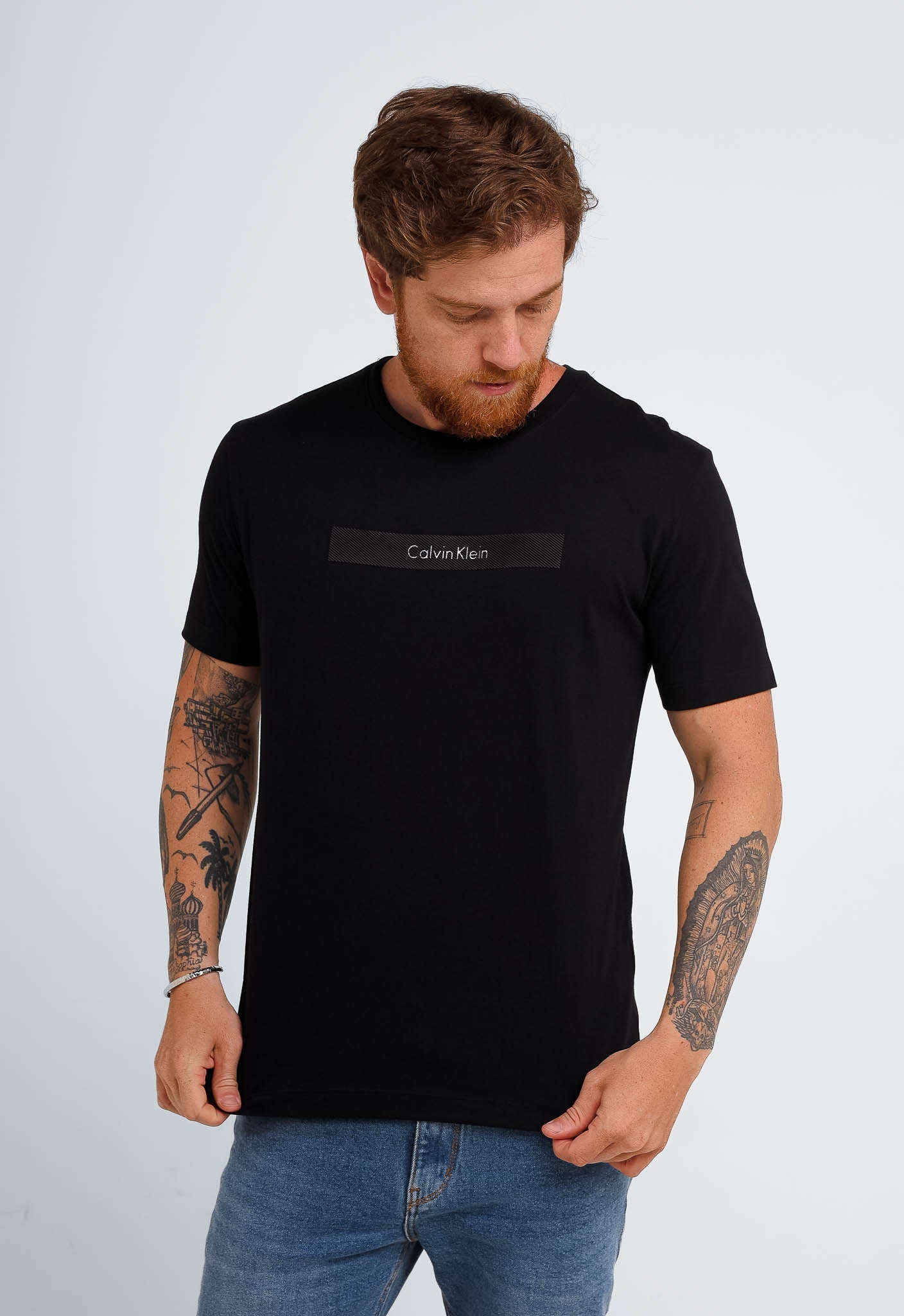 Camiseta Calvin Klein Logo Central Emborrachado - Henri Store