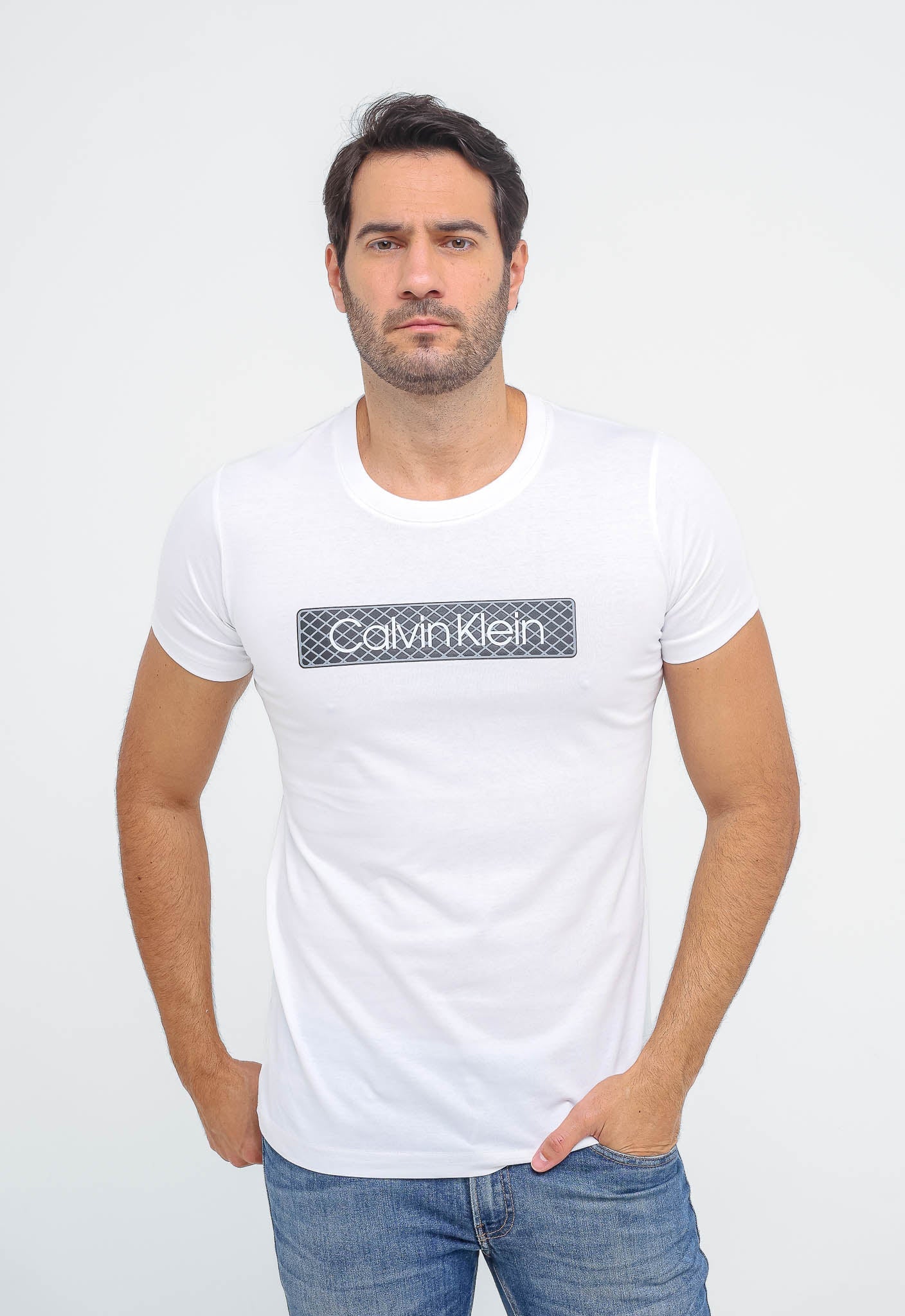 Camiseta Calvin Klein Logo Central Emborrachado - Henri Store