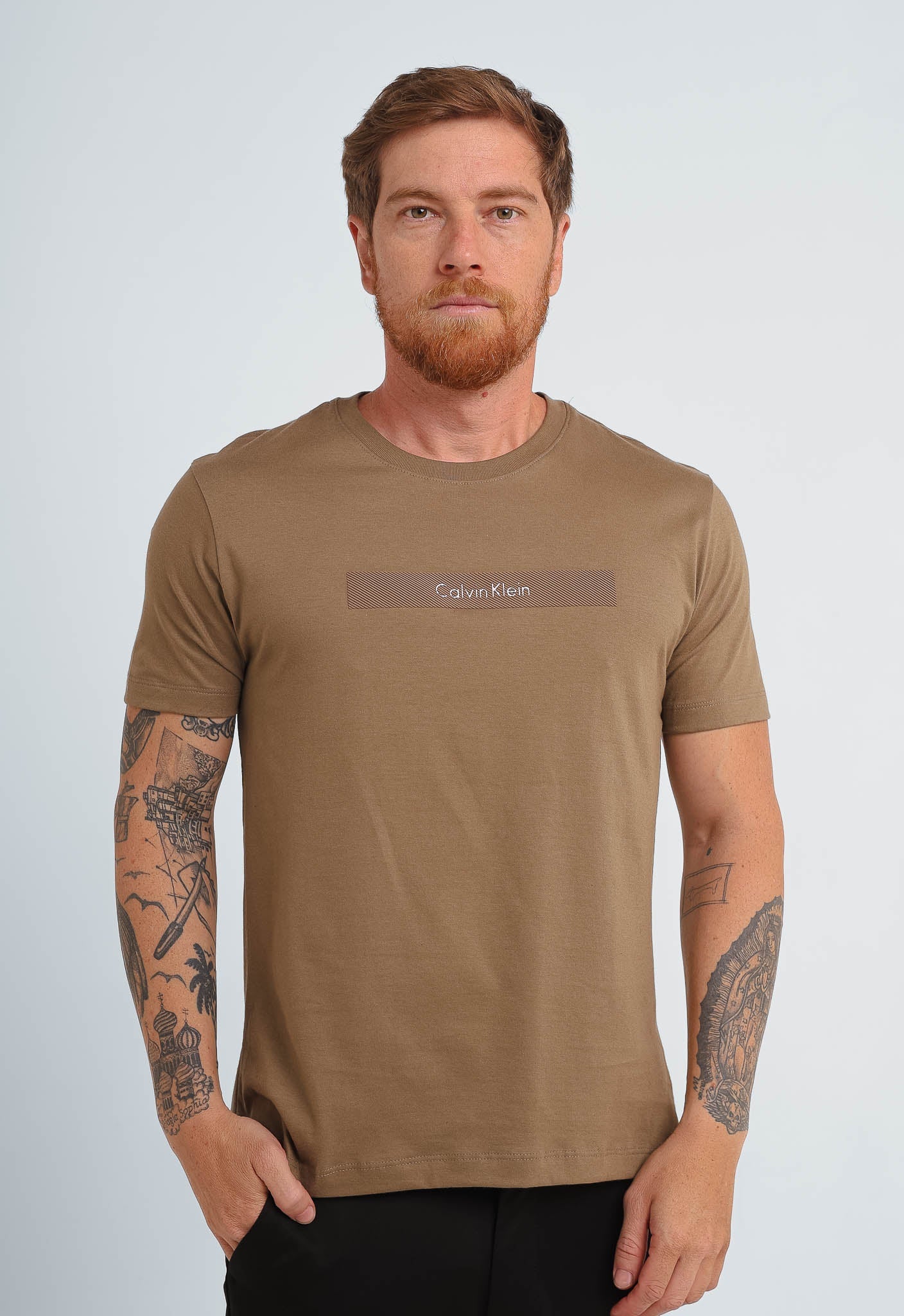 Camiseta Calvin Klein Logo Central Emborrachado - Henri Store