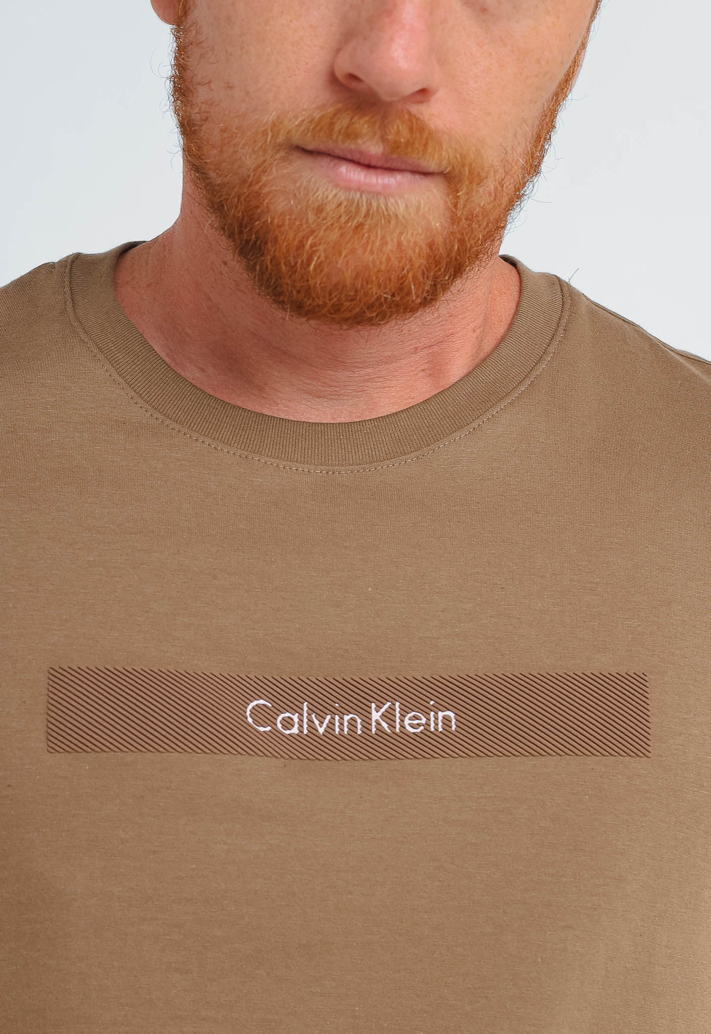 Camiseta Calvin Klein Logo Central Emborrachado - Henri Store