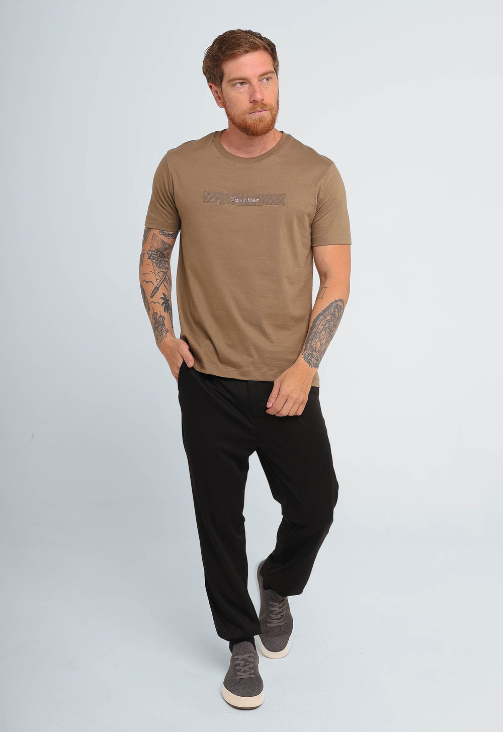 Camiseta Calvin Klein Logo Central Emborrachado - Henri Store