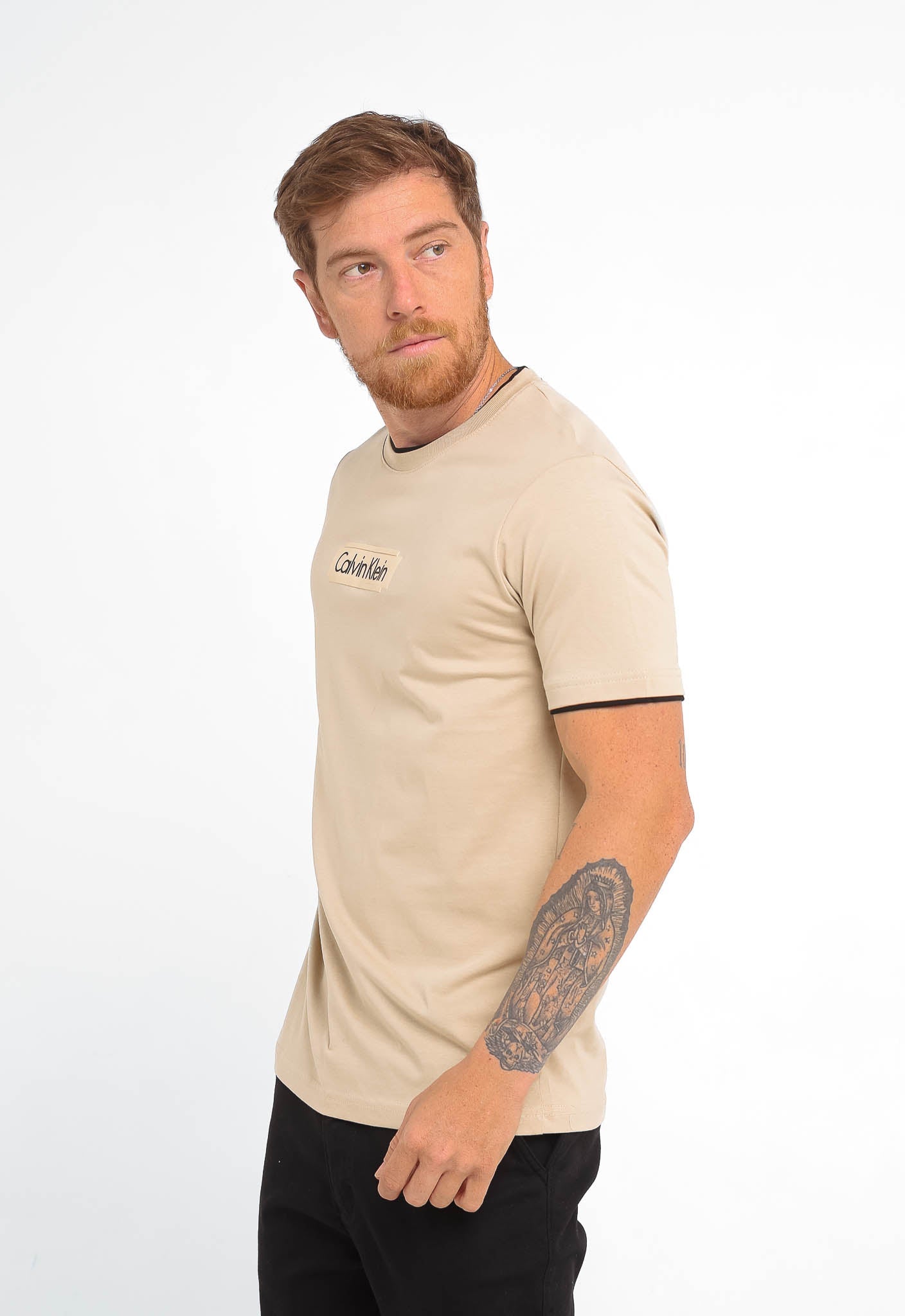Camiseta Calvin Klein Logo Central Embossed - LIVE - Henri Store