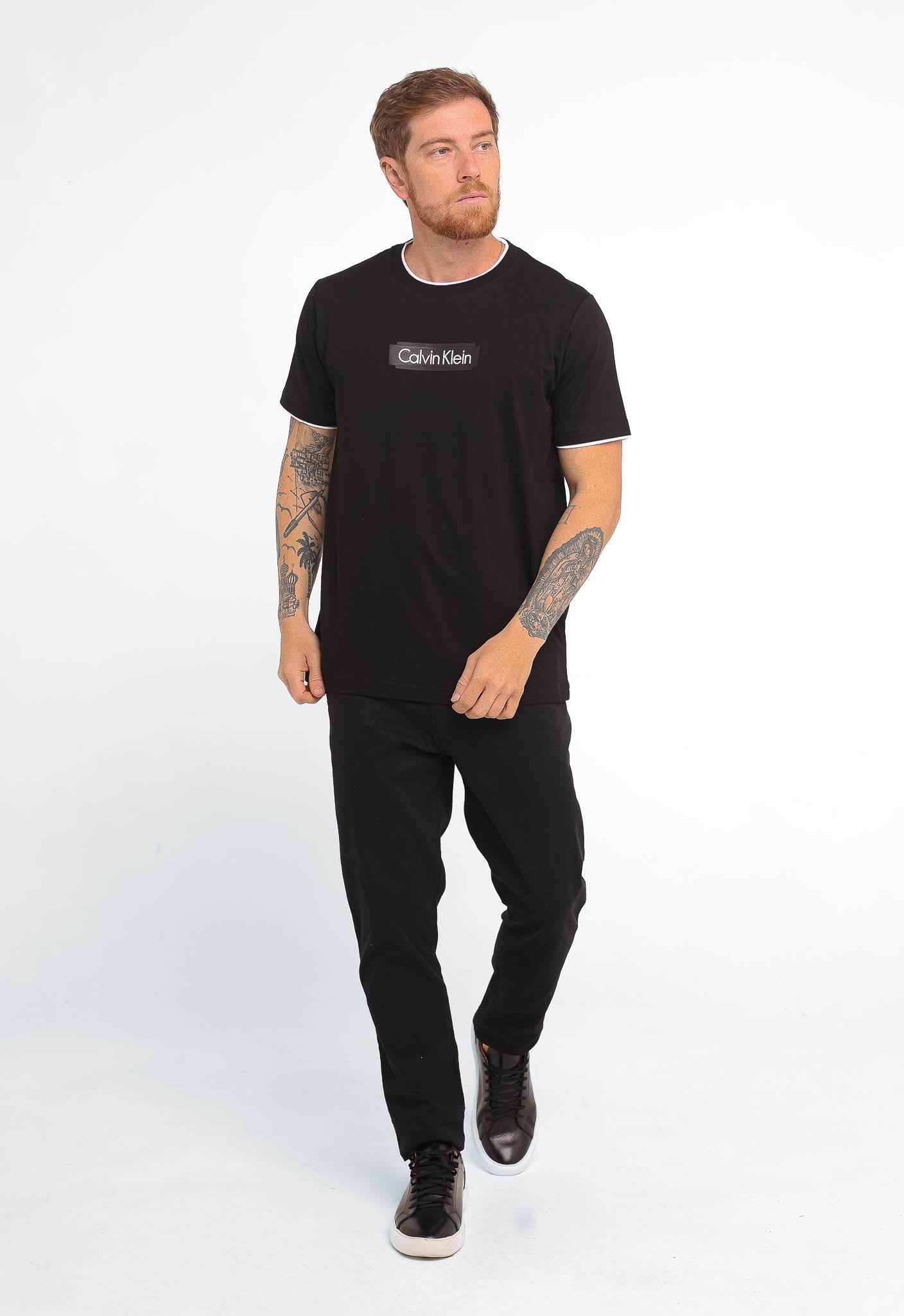 Camiseta Calvin Klein Logo Central Embossed - LIVE - Henri Store