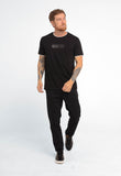 Camiseta Calvin Klein Logo Central Embossed - LIVE - Henri Store