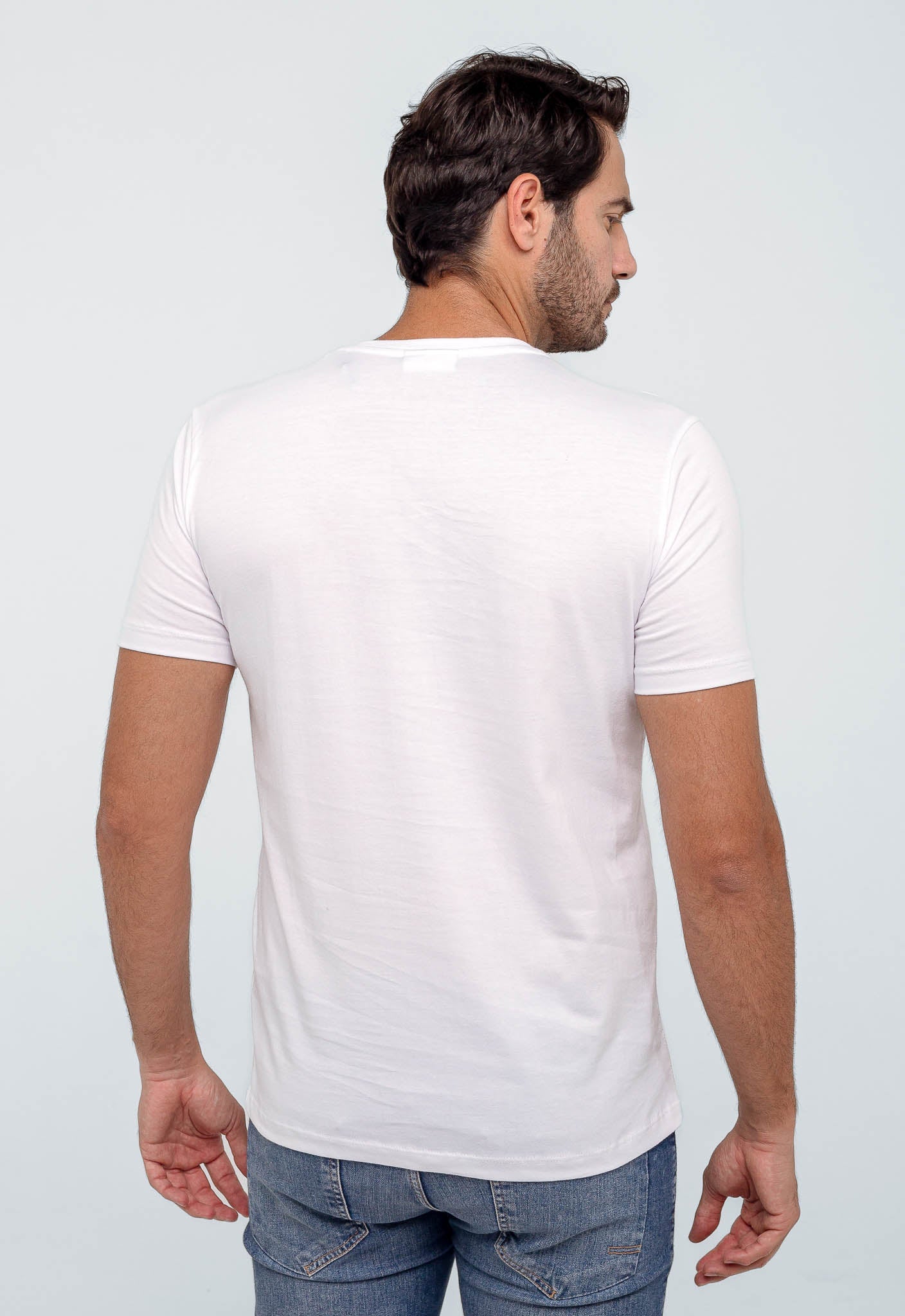 Camiseta Calvin Klein Logo Central Embossed - LIVE - Henri Store