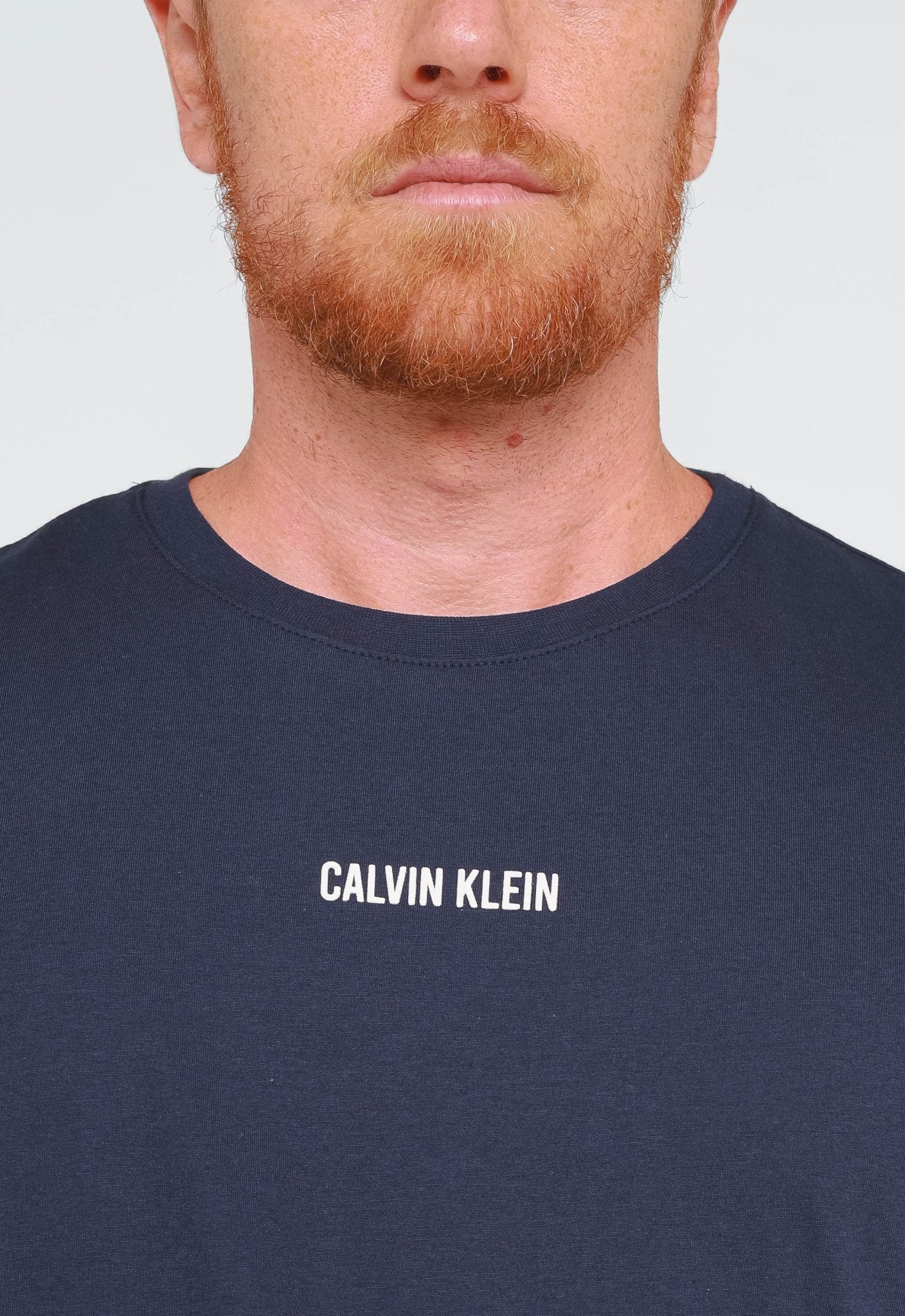 Camiseta Calvin Klein Logo Central Embossed - LIVE - Henri Store