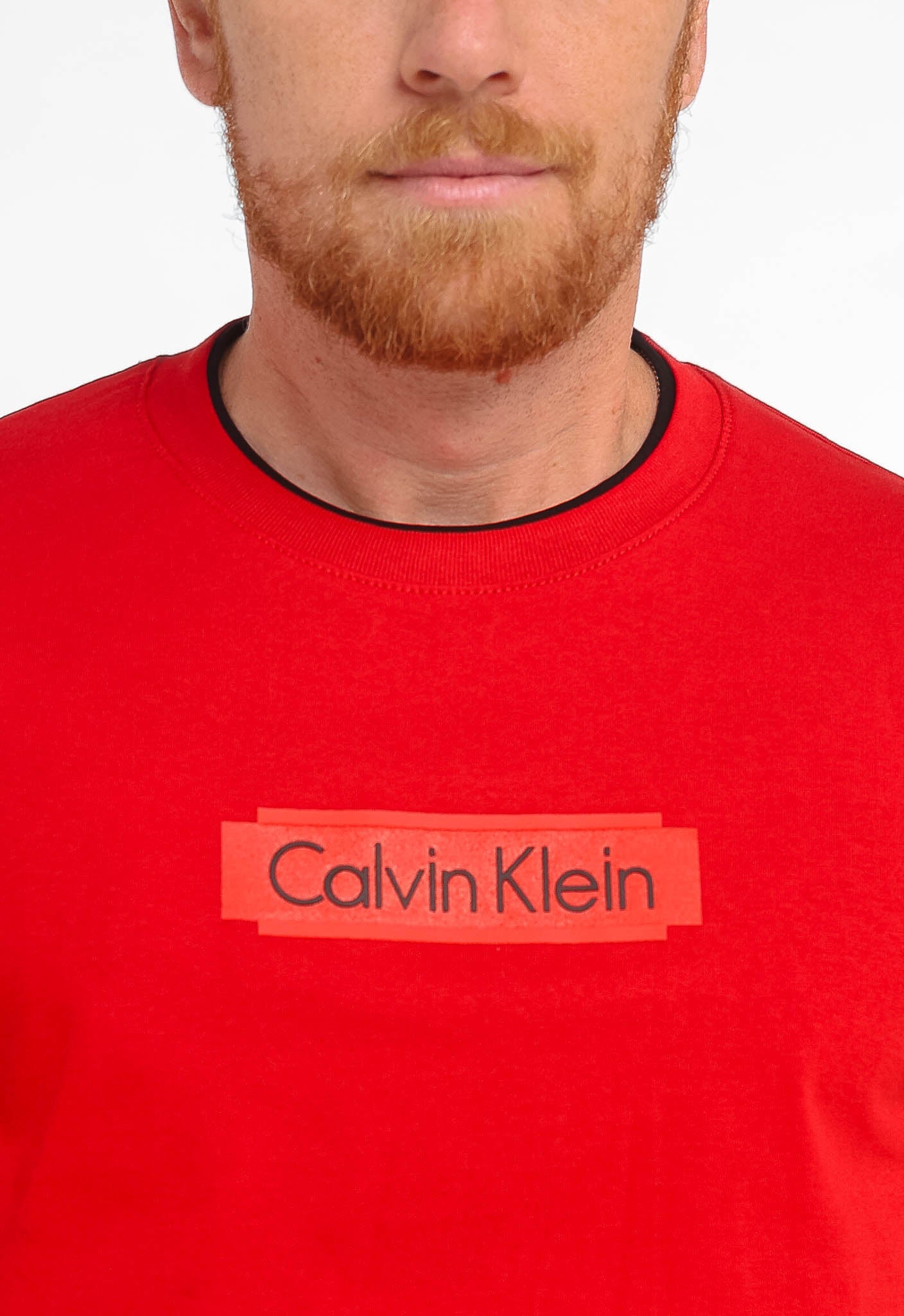 Camiseta Calvin Klein Logo Central Embossed - LIVE - Henri Store