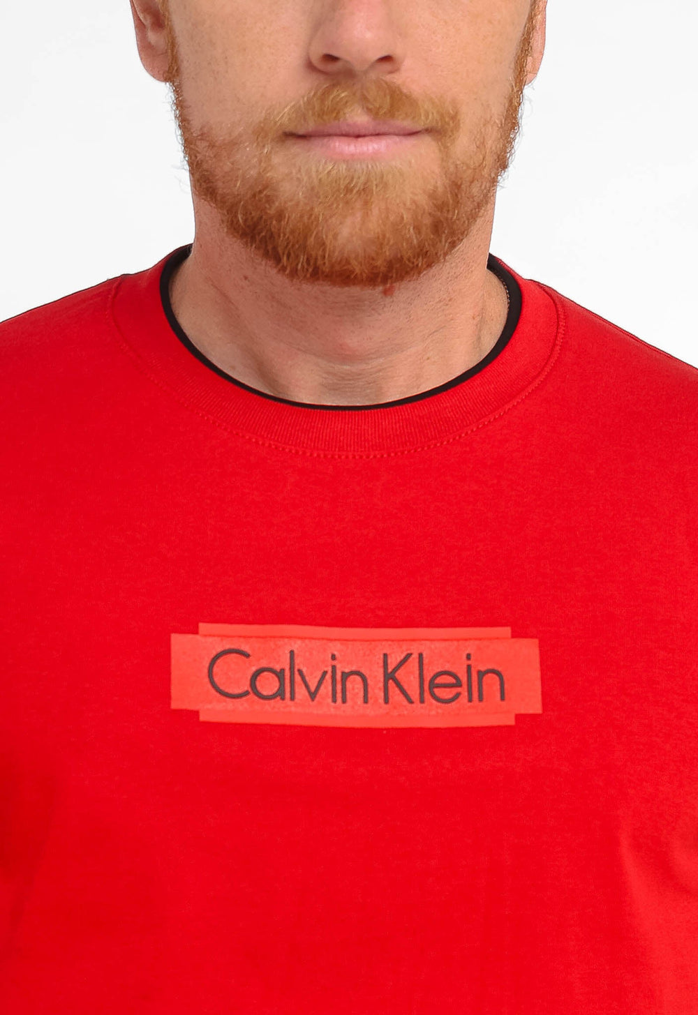 Camiseta Calvin Klein Logo Central Embossed - LIVE - Henri Store