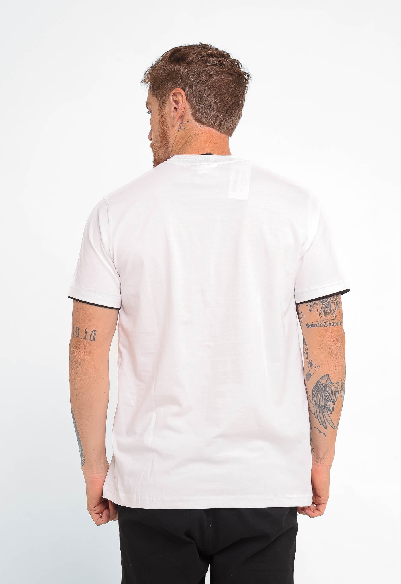 Camiseta Calvin Klein Logo Central Embossed - LIVE - Henri Store