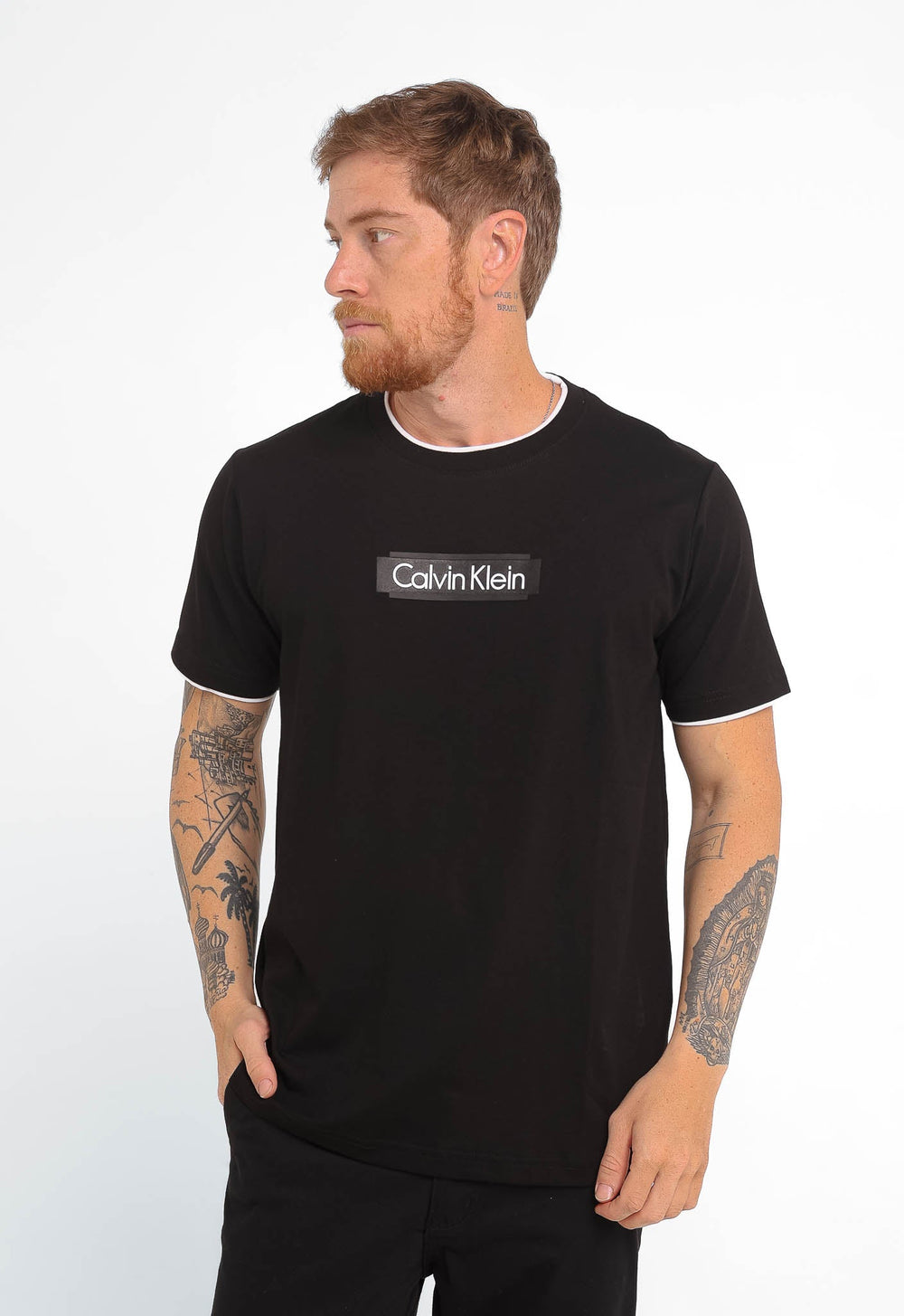 Camiseta Calvin Klein Logo Central Embossed - LIVE - Henri Store