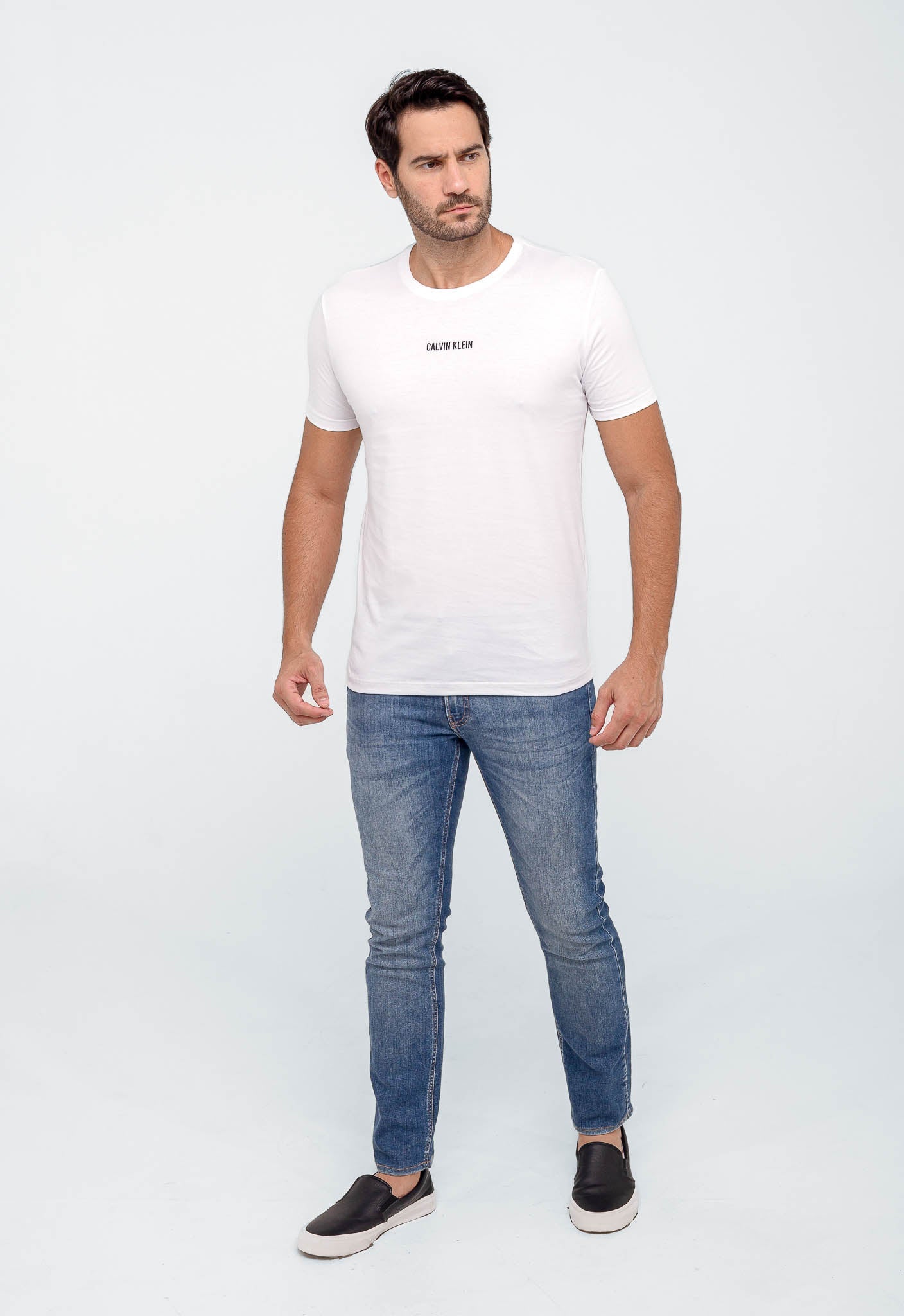 Camiseta Calvin Klein Logo Central Embossed - LIVE - Henri Store