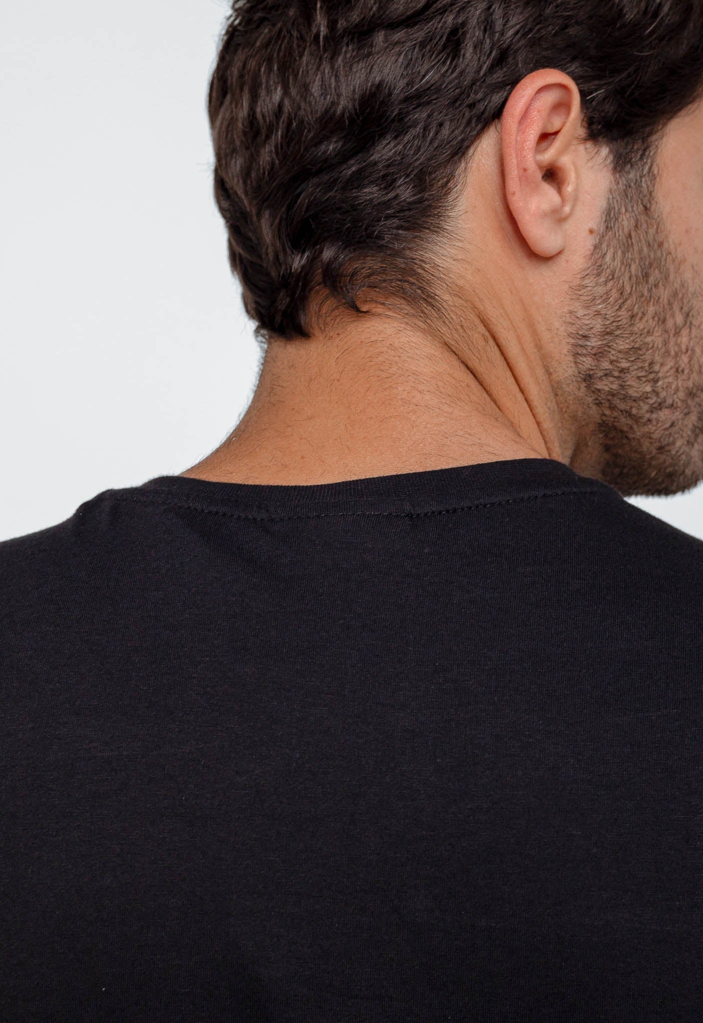 Camiseta Calvin Klein Logo Central Embossed - LIVE - Henri Store