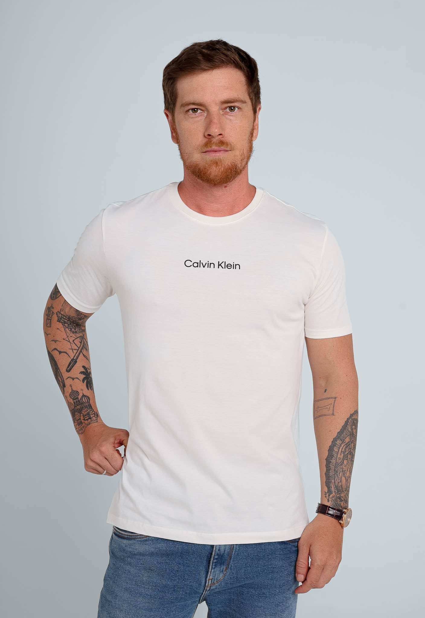 Camiseta Calvin Klein Logo Central Embossed - LIVE - Henri Store