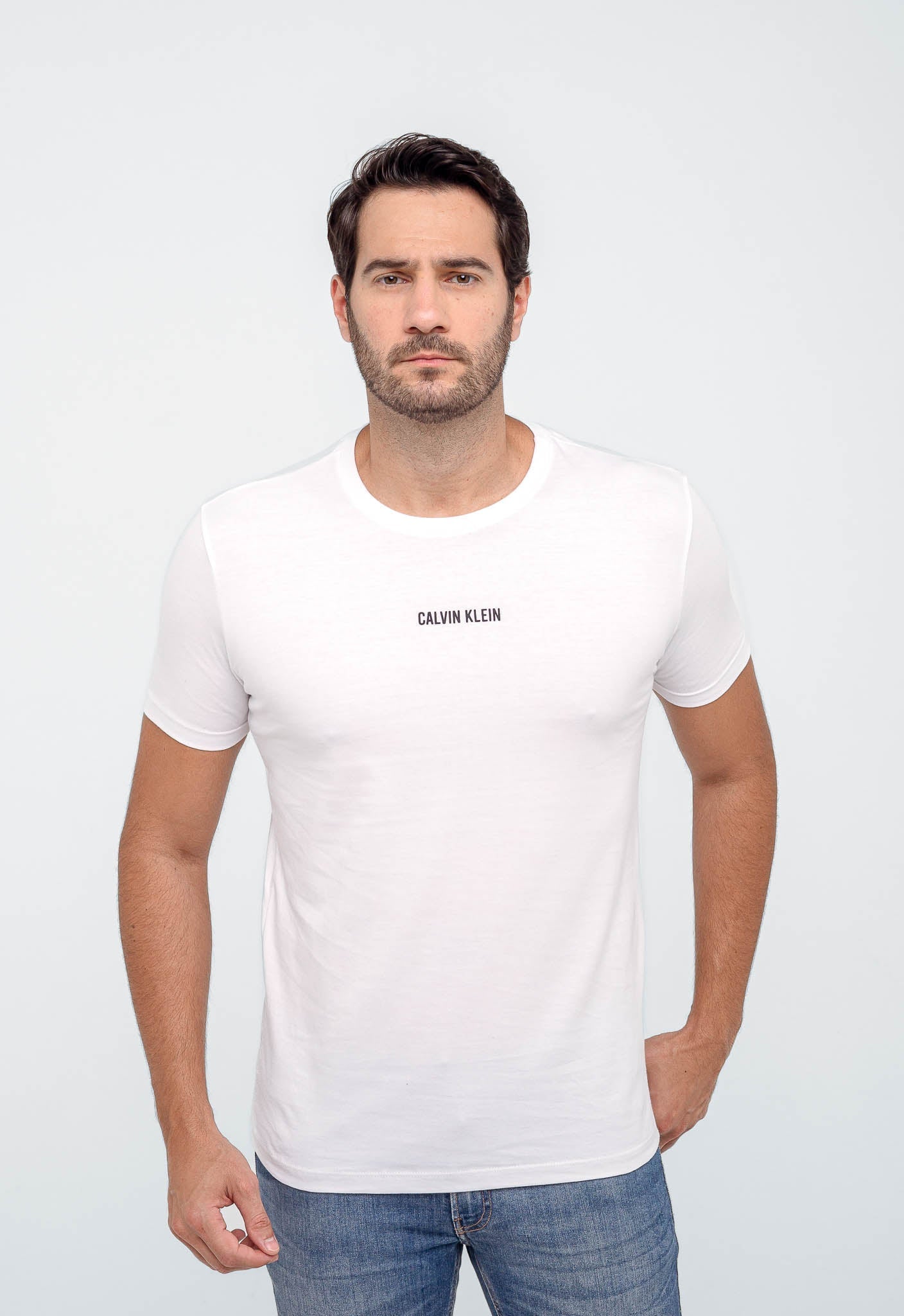 Camiseta Calvin Klein Logo Central Embossed - LIVE - Henri Store