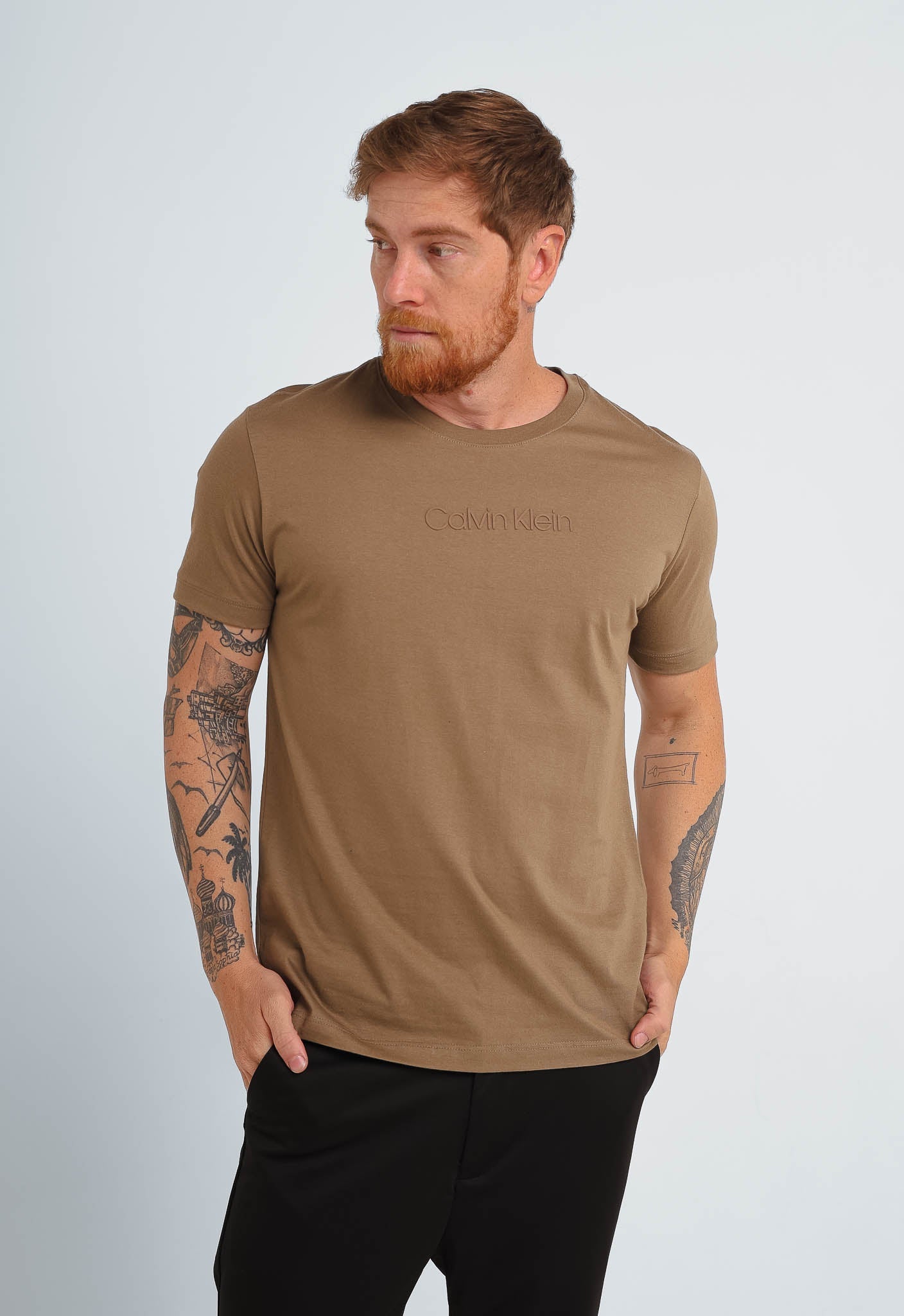 Camiseta Calvin Klein Logo Central Embossed - Henri Store