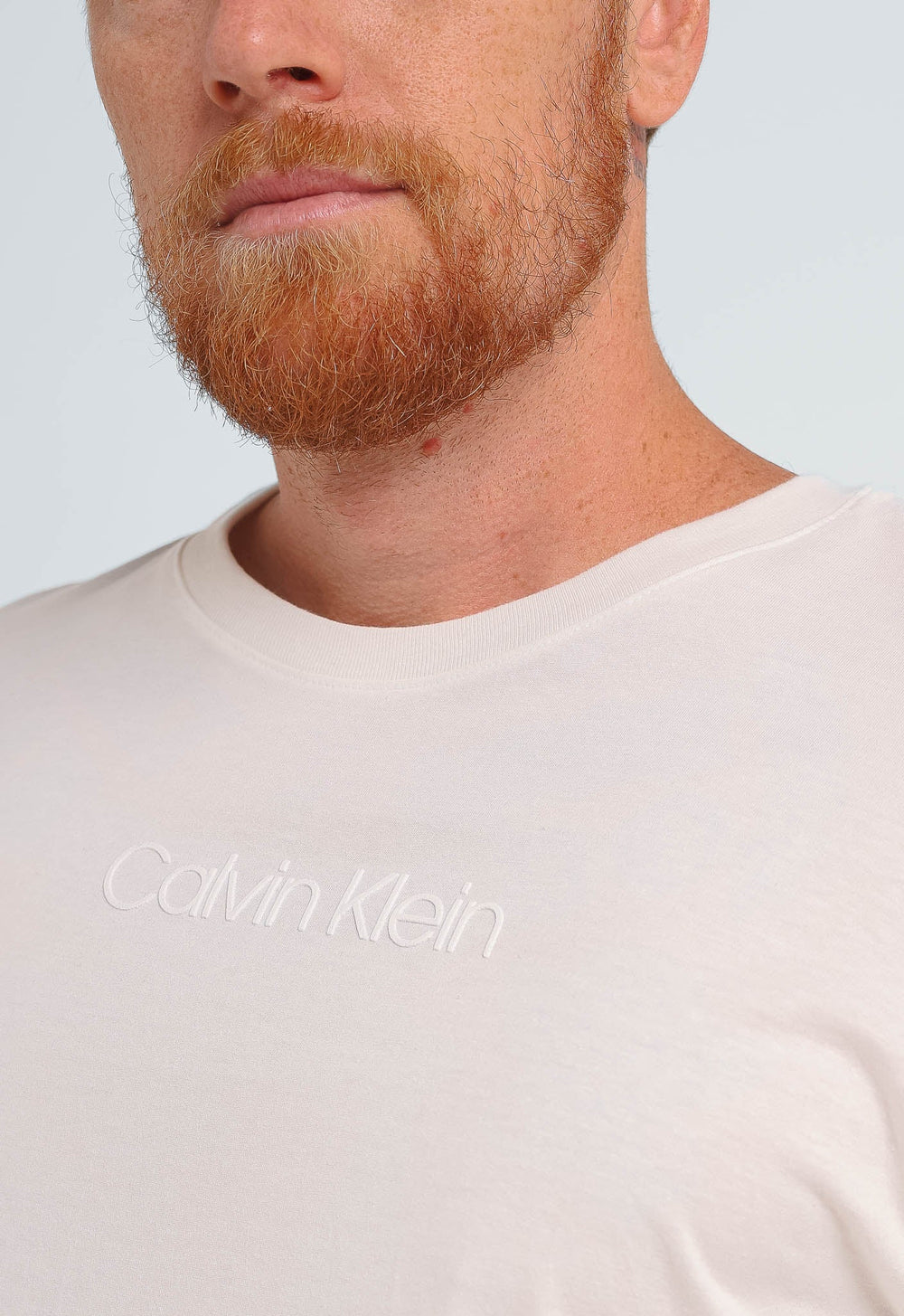 Camiseta Calvin Klein Logo Central Embossed - Henri Store