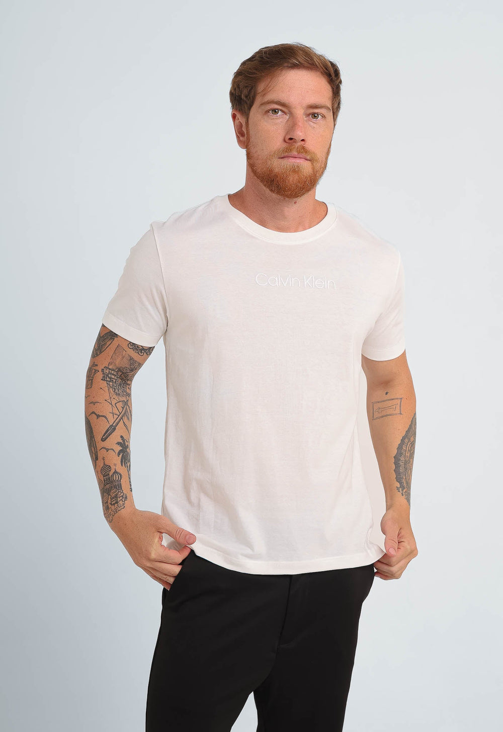 Camiseta Calvin Klein Logo Central Embossed - Henri Store