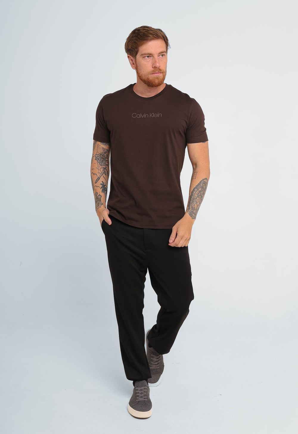 Camiseta Calvin Klein Logo Central Embossed - Henri Store
