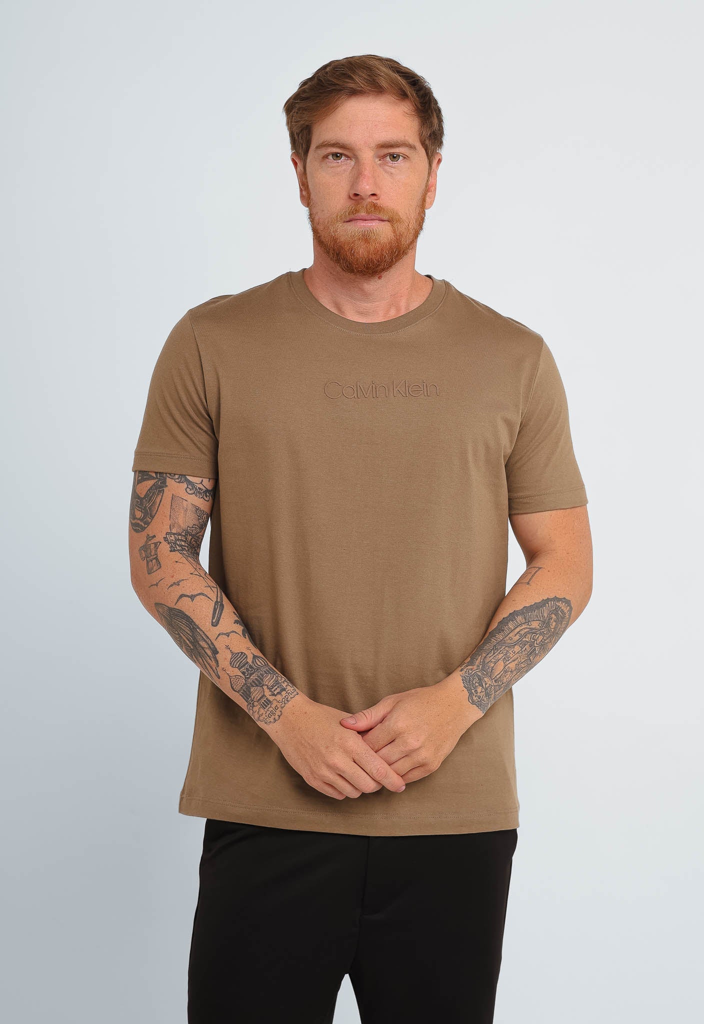 Camiseta Calvin Klein Logo Central Embossed - Henri Store
