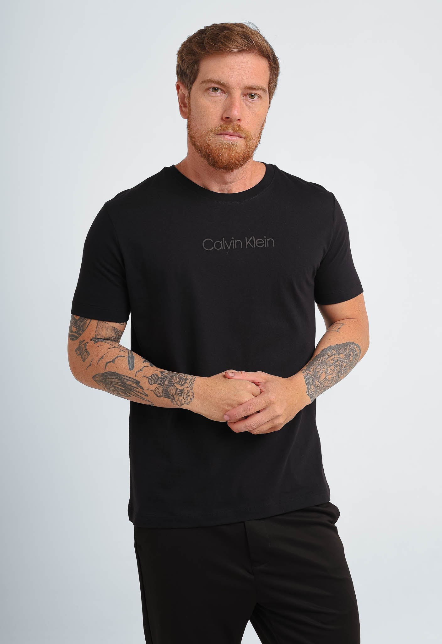 Camiseta Calvin Klein Logo Central Embossed - Henri Store