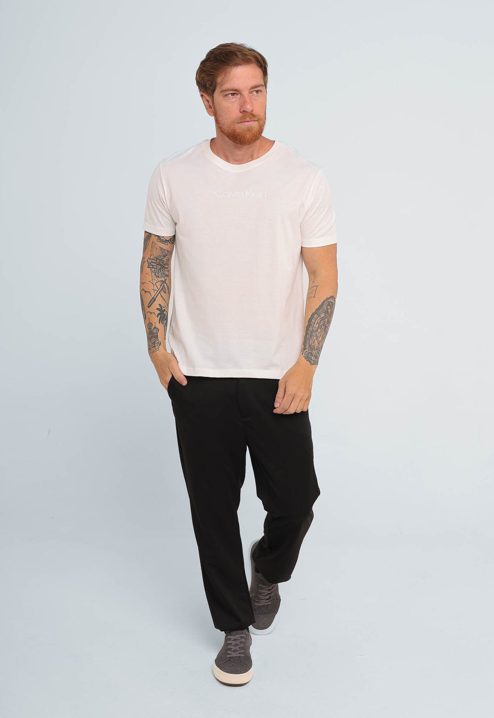Camiseta Calvin Klein Logo Central Embossed - Henri Store
