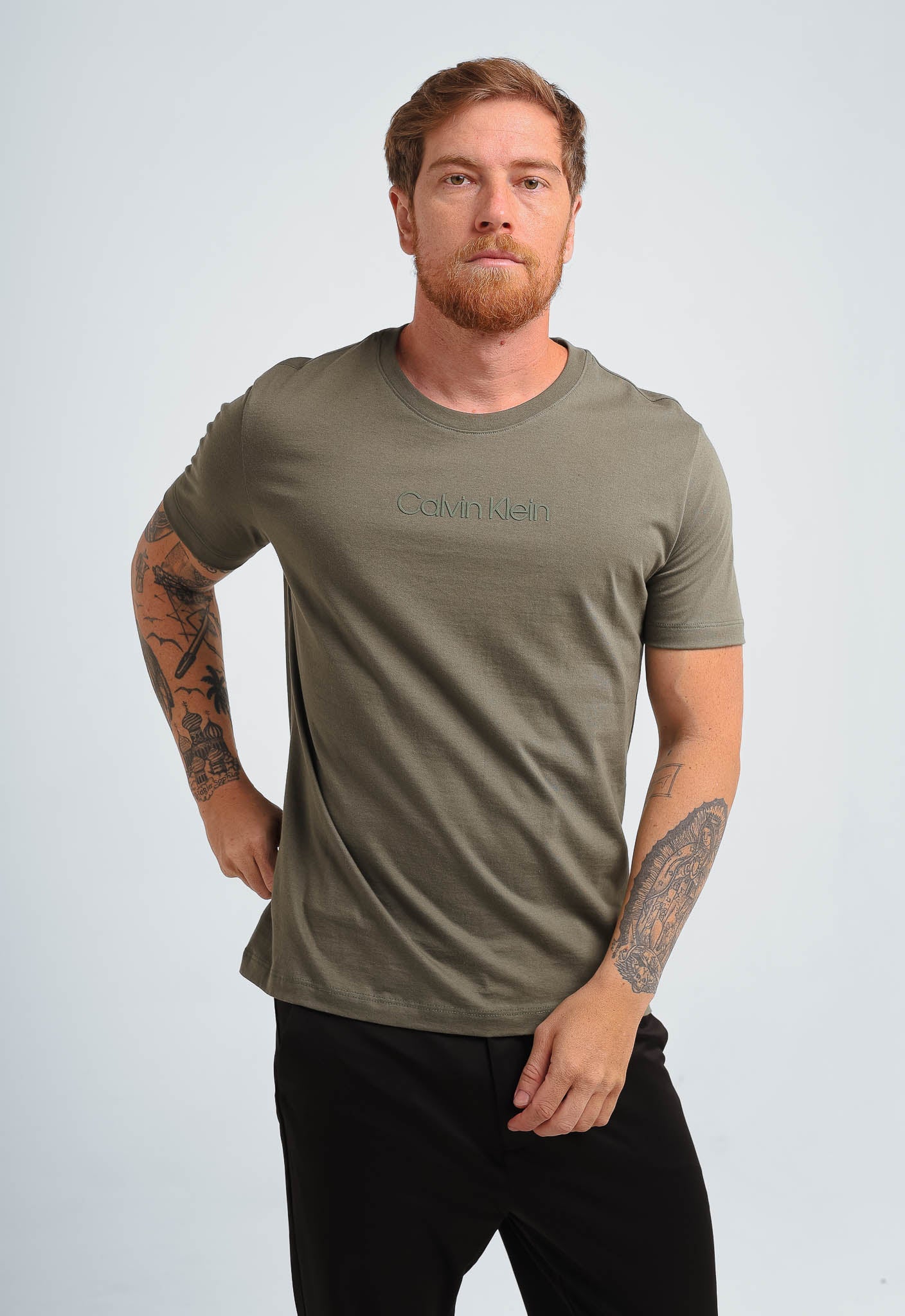 Camiseta Calvin Klein Logo Central Embossed - Henri Store