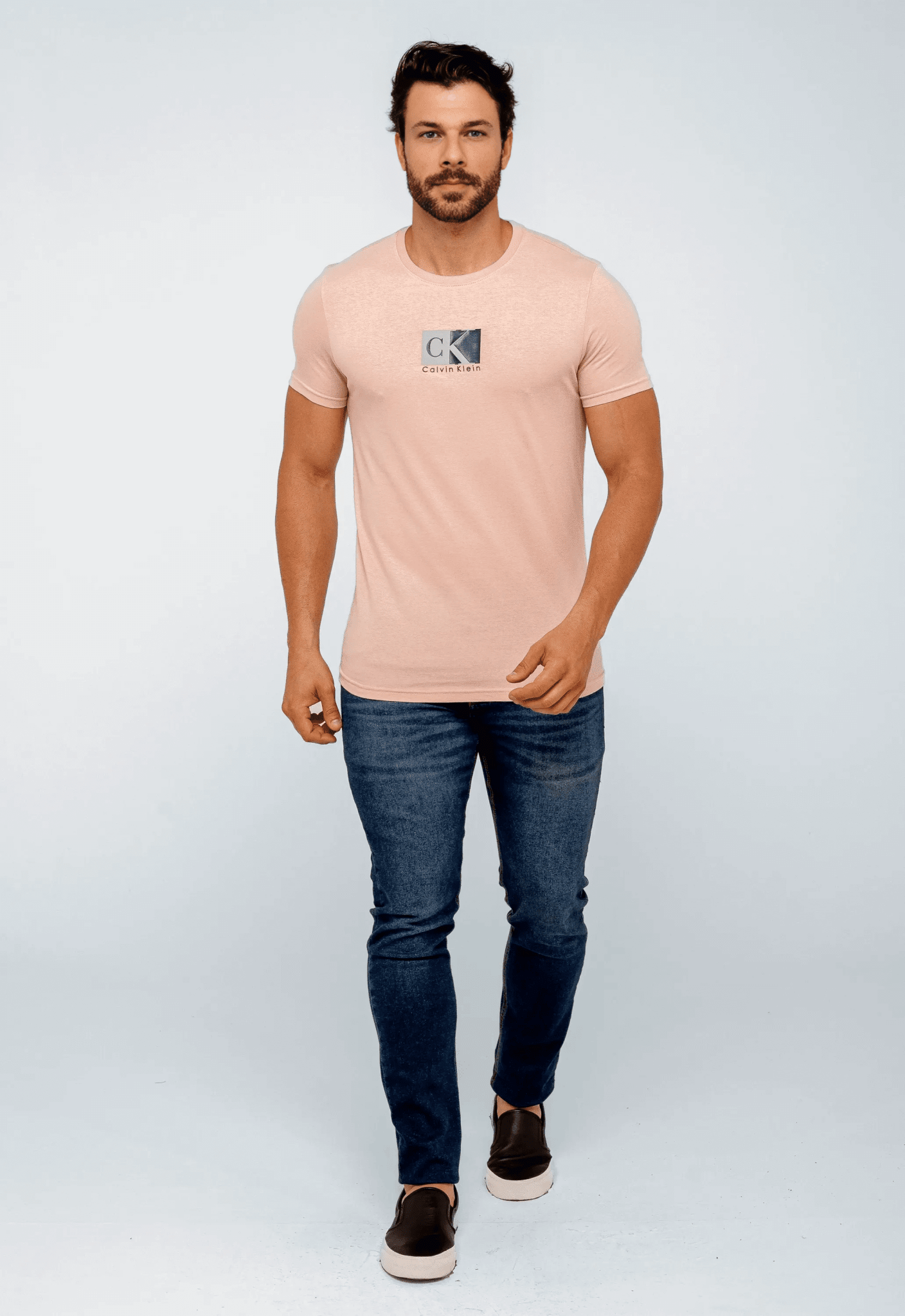 Camiseta Calvin Klein Logo Central Embossed - Henri Store