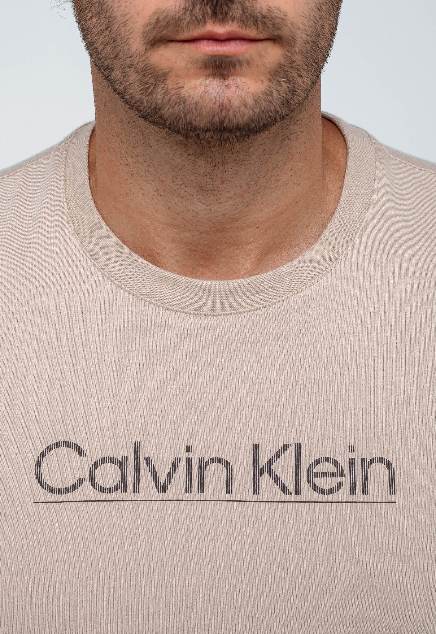 Camiseta Calvin Klein Logo Central - LIVE - Henri Store