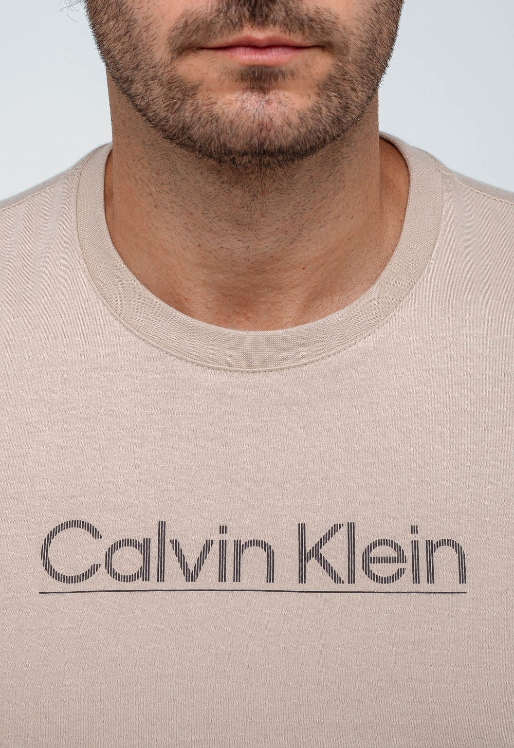 Camiseta Calvin Klein Logo Central - LIVE - Henri Store