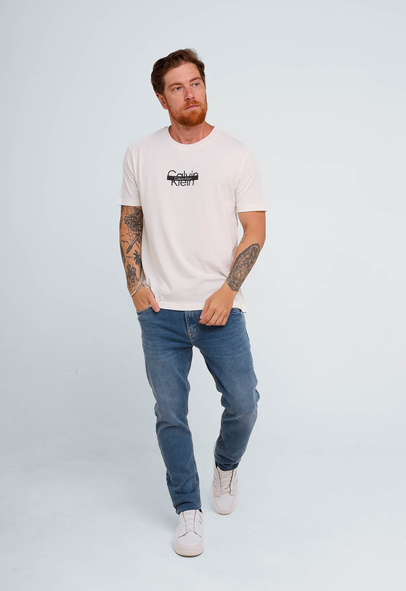 Camiseta Calvin Klein Logo Central - LIVE - Henri Store
