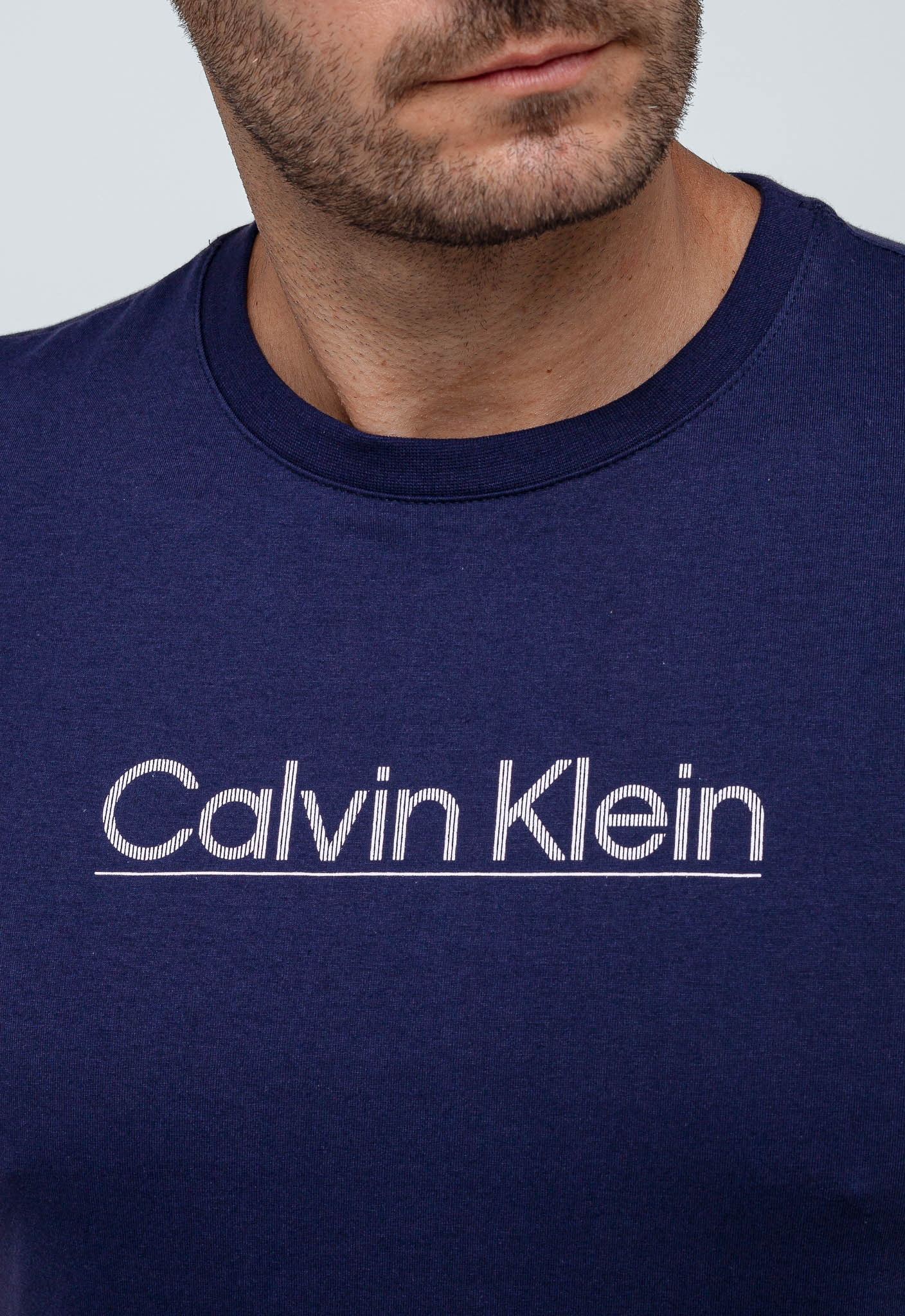 Camiseta Calvin Klein Logo Central - LIVE - Henri Store