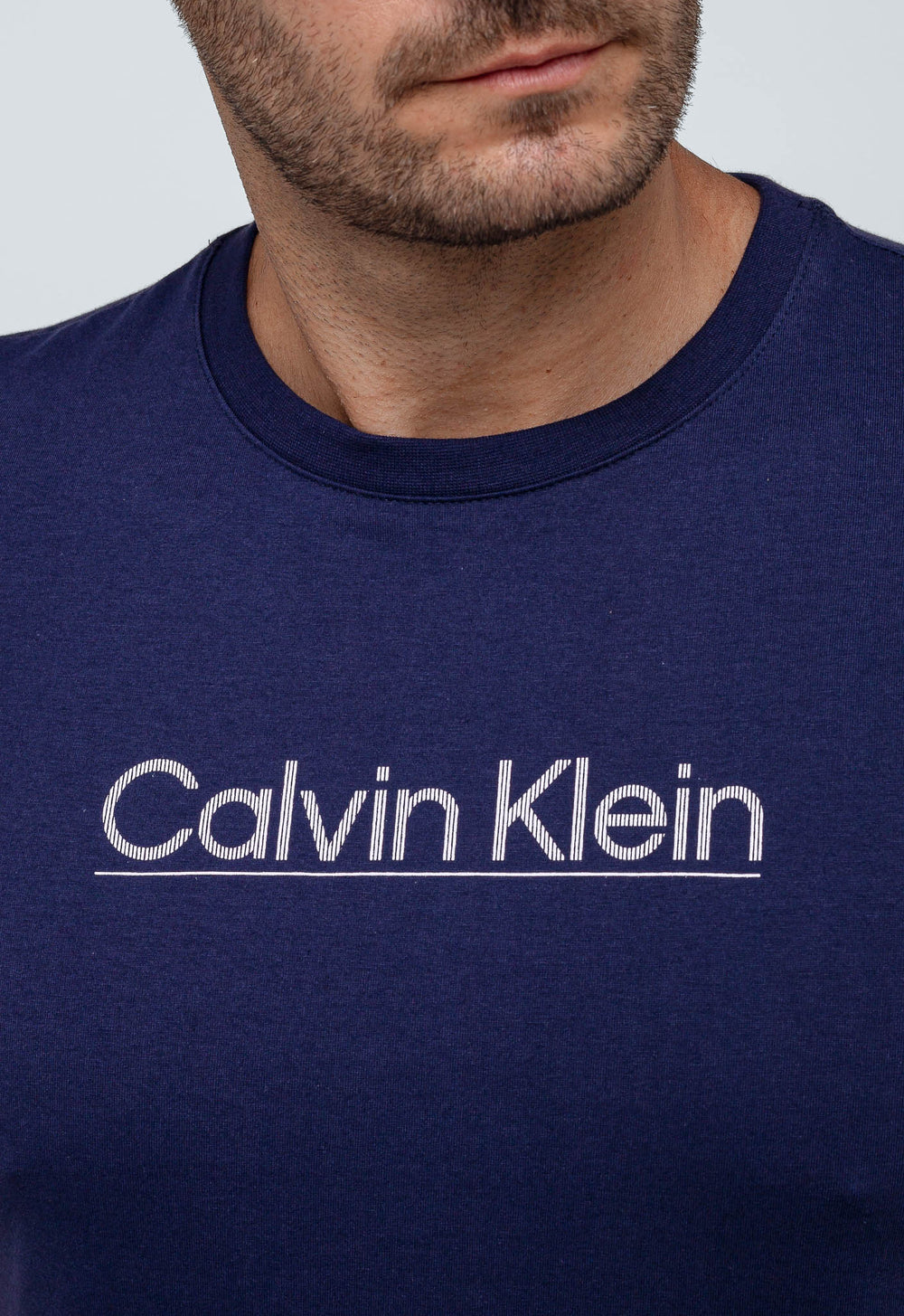 Camiseta Calvin Klein Logo Central - LIVE - Henri Store