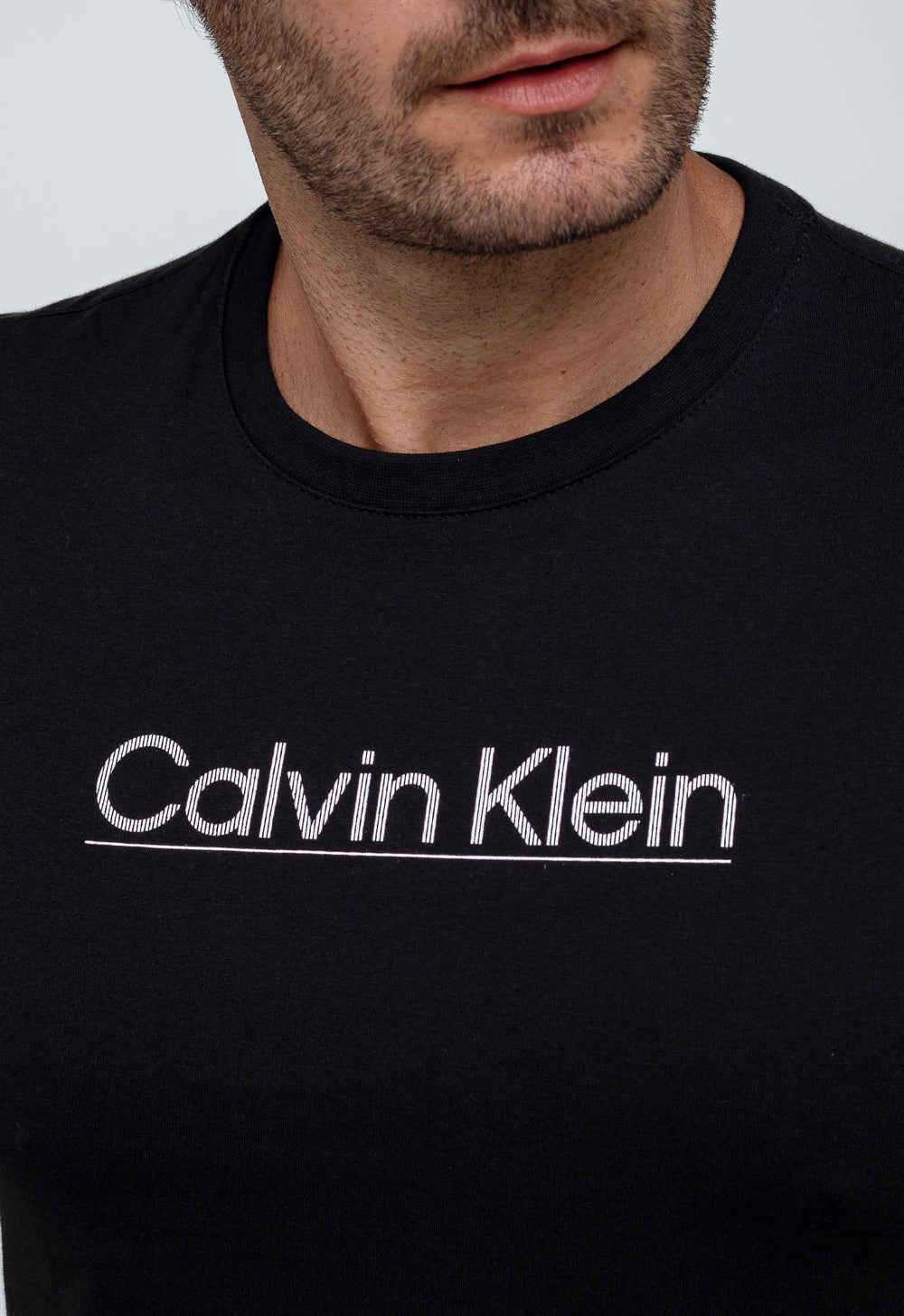 Camiseta Calvin Klein Logo Central - LIVE - Henri Store