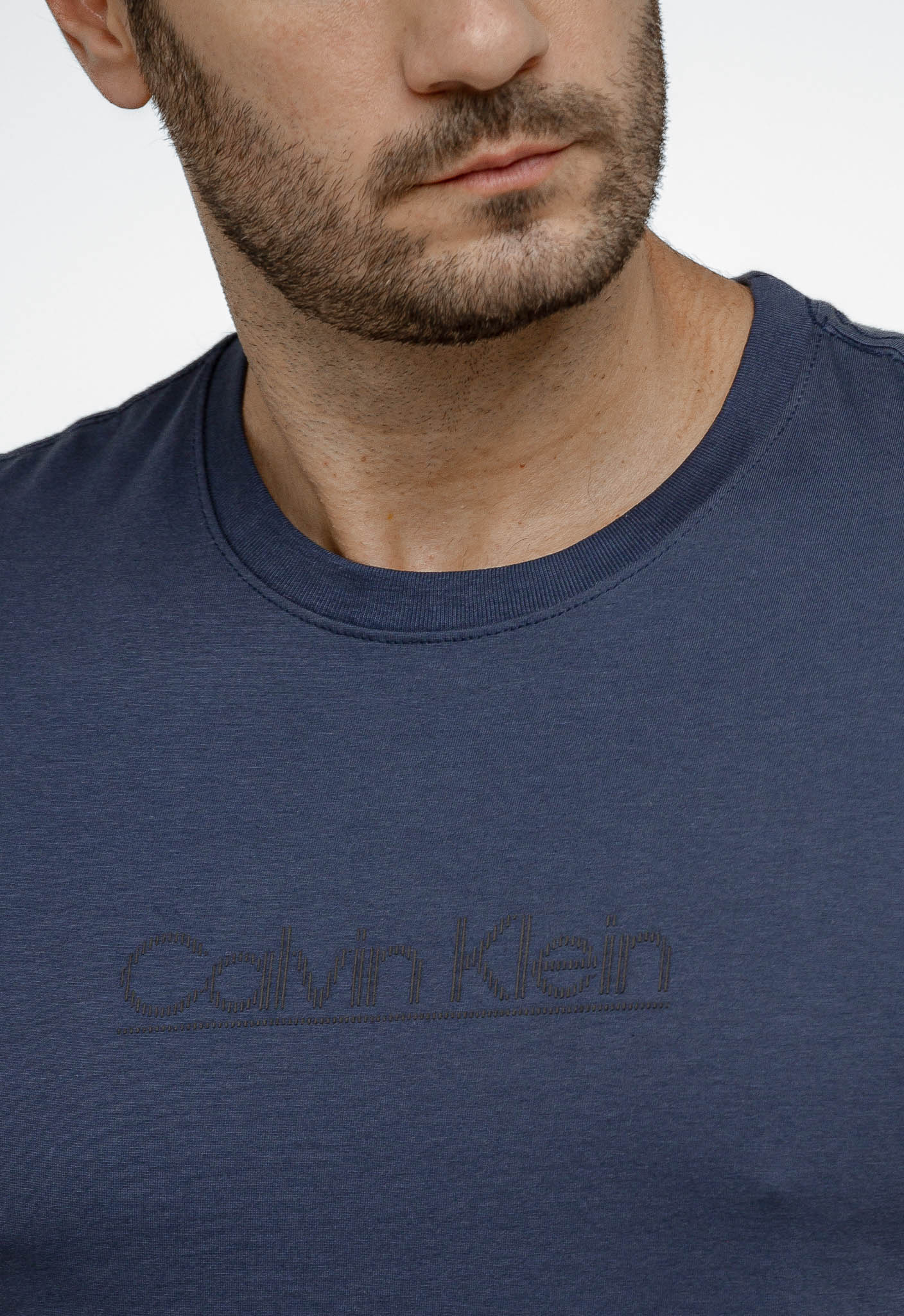 Camiseta Calvin Klein Logo Central - LIVE - Henri Store