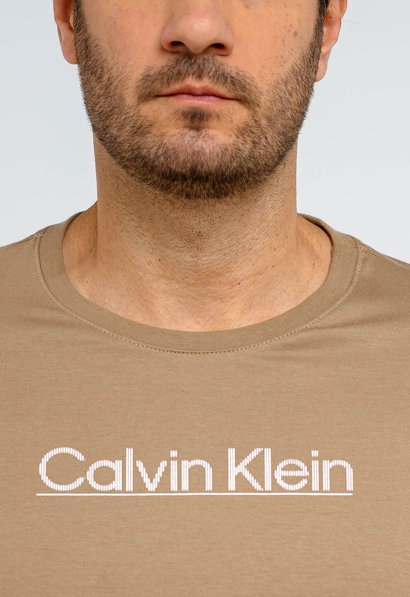 Camiseta Calvin Klein Logo Central - LIVE - Henri Store