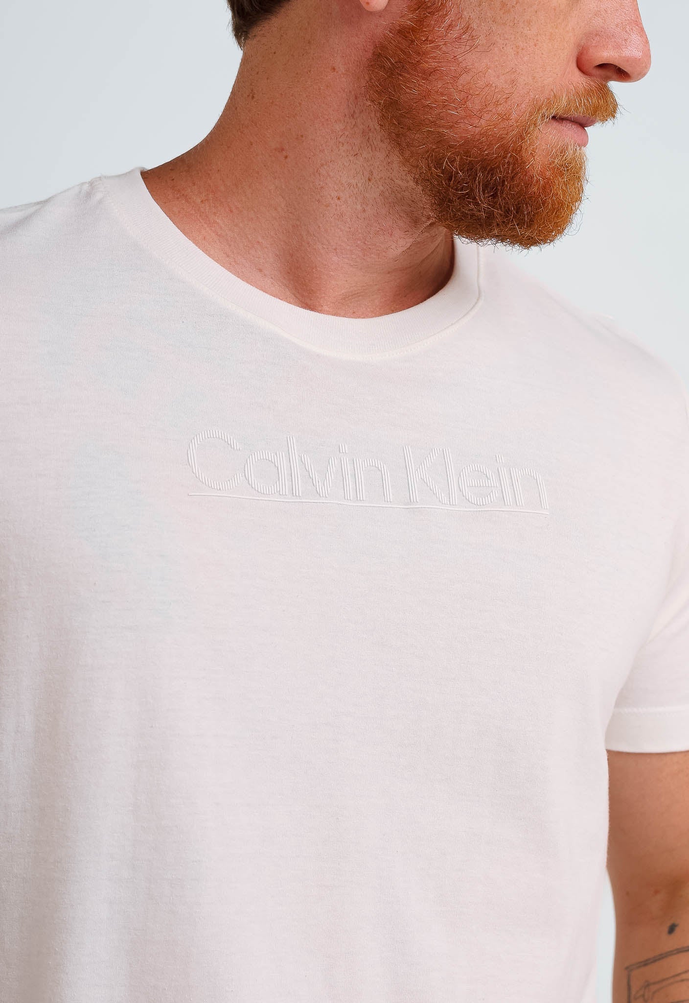 Camiseta Calvin Klein Logo Central - LIVE - Henri Store