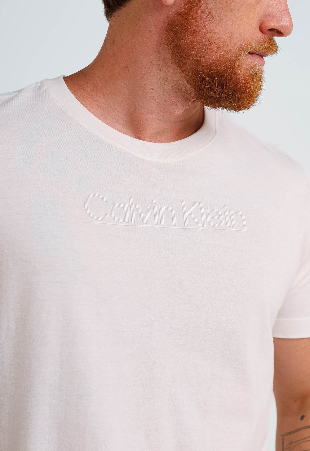 Camiseta Calvin Klein Logo Central - LIVE - Henri Store