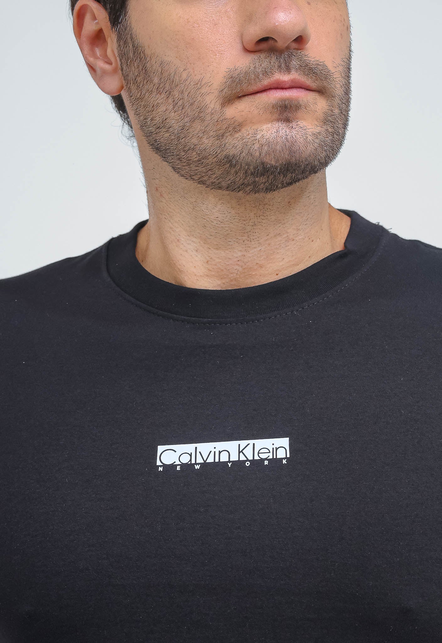 Camiseta Calvin Klein Logo Central Pequeno NY - Henri Store