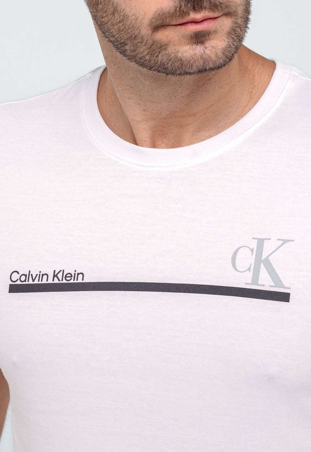 Camiseta Calvin Klein Logo Central - Sale - Henri Store