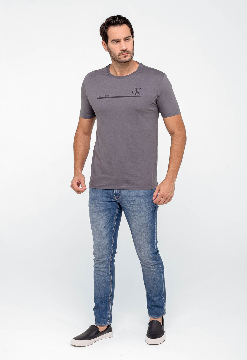 Camiseta Calvin Klein Logo Central - Sale - Henri Store