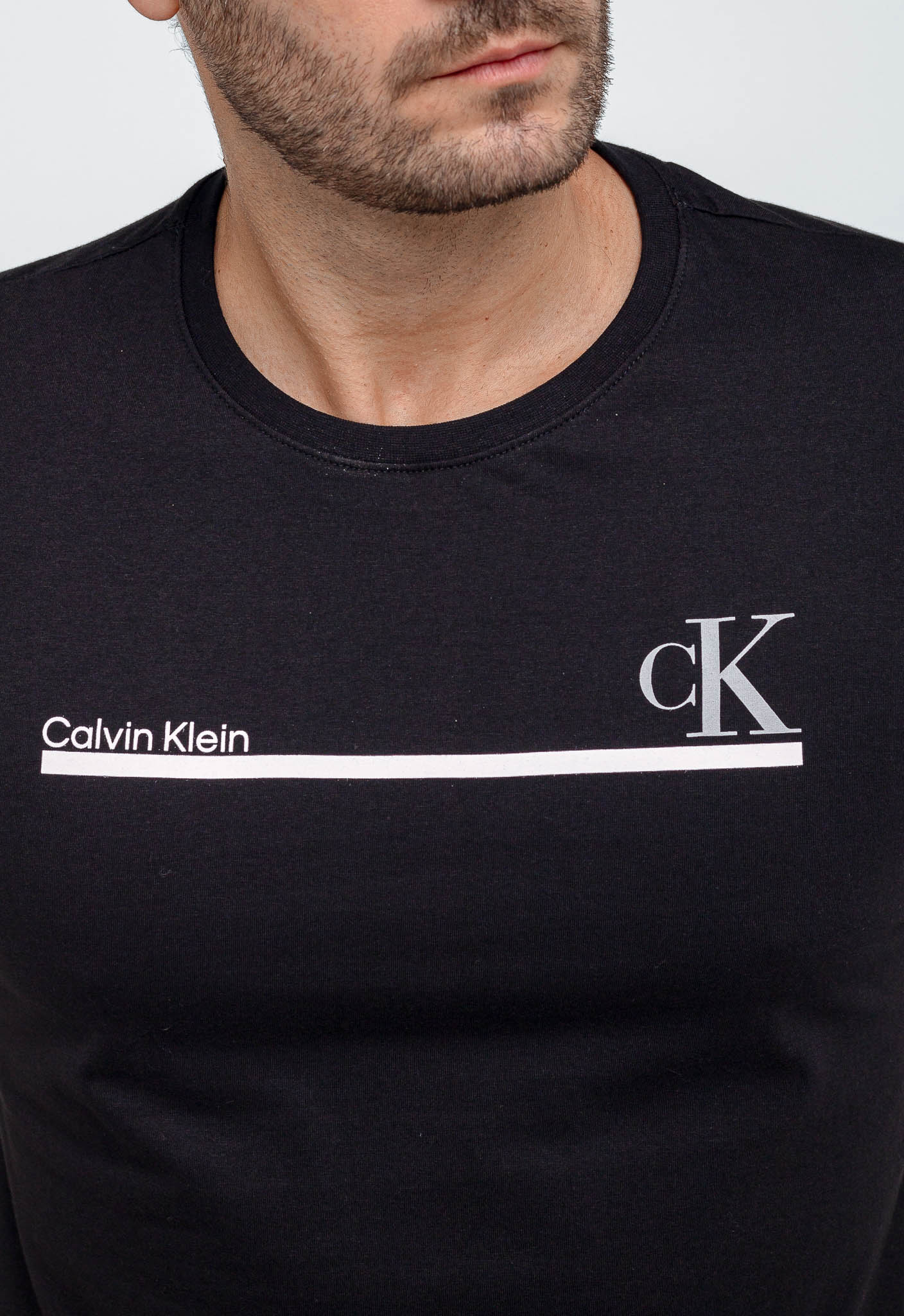 Camiseta Calvin Klein Logo Central - Sale - Henri Store