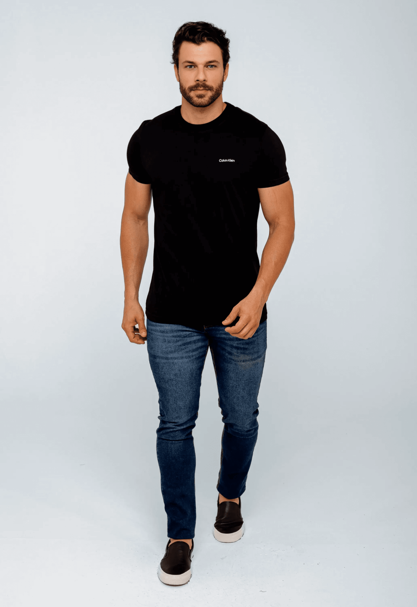 Camiseta Calvin Klein Logo Chest - Henri Store