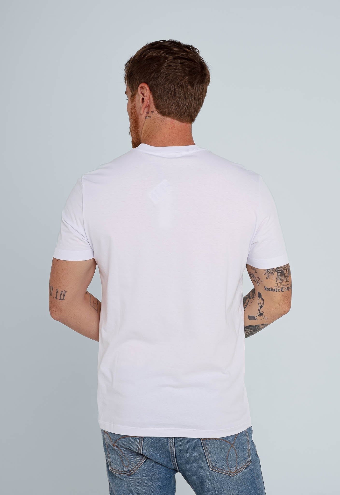 Camiseta Calvin Klein Logo Degrade Branco - Henri Store