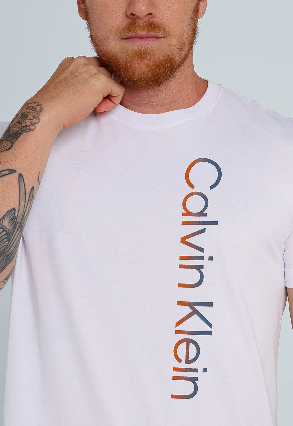 Camiseta Calvin Klein Logo Degrade Branco - Henri Store