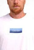 Camiseta Calvin Klein Logo Gel Overlay - Henri Store