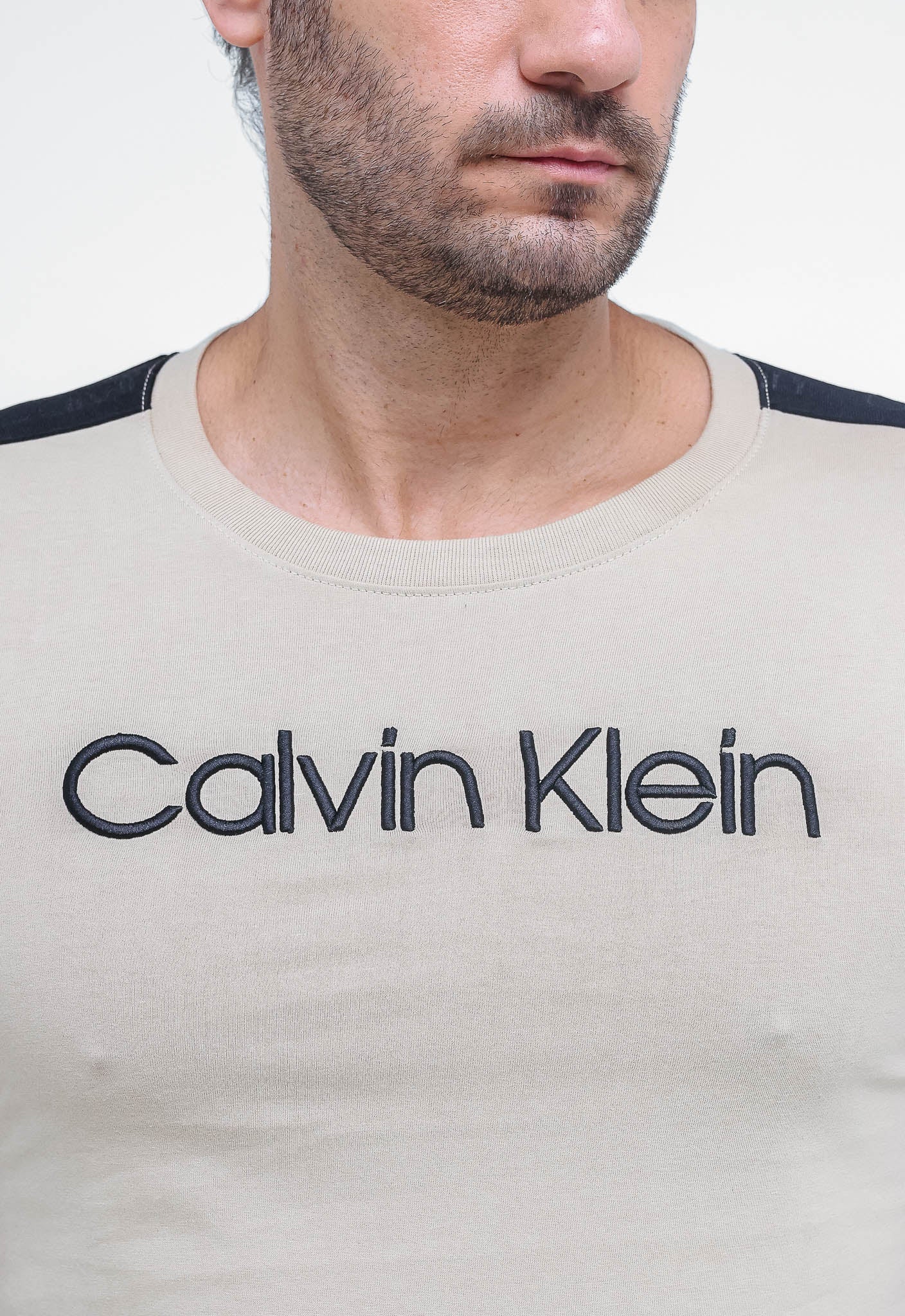 Camiseta Calvin Klein Logo Manga - Henri Store