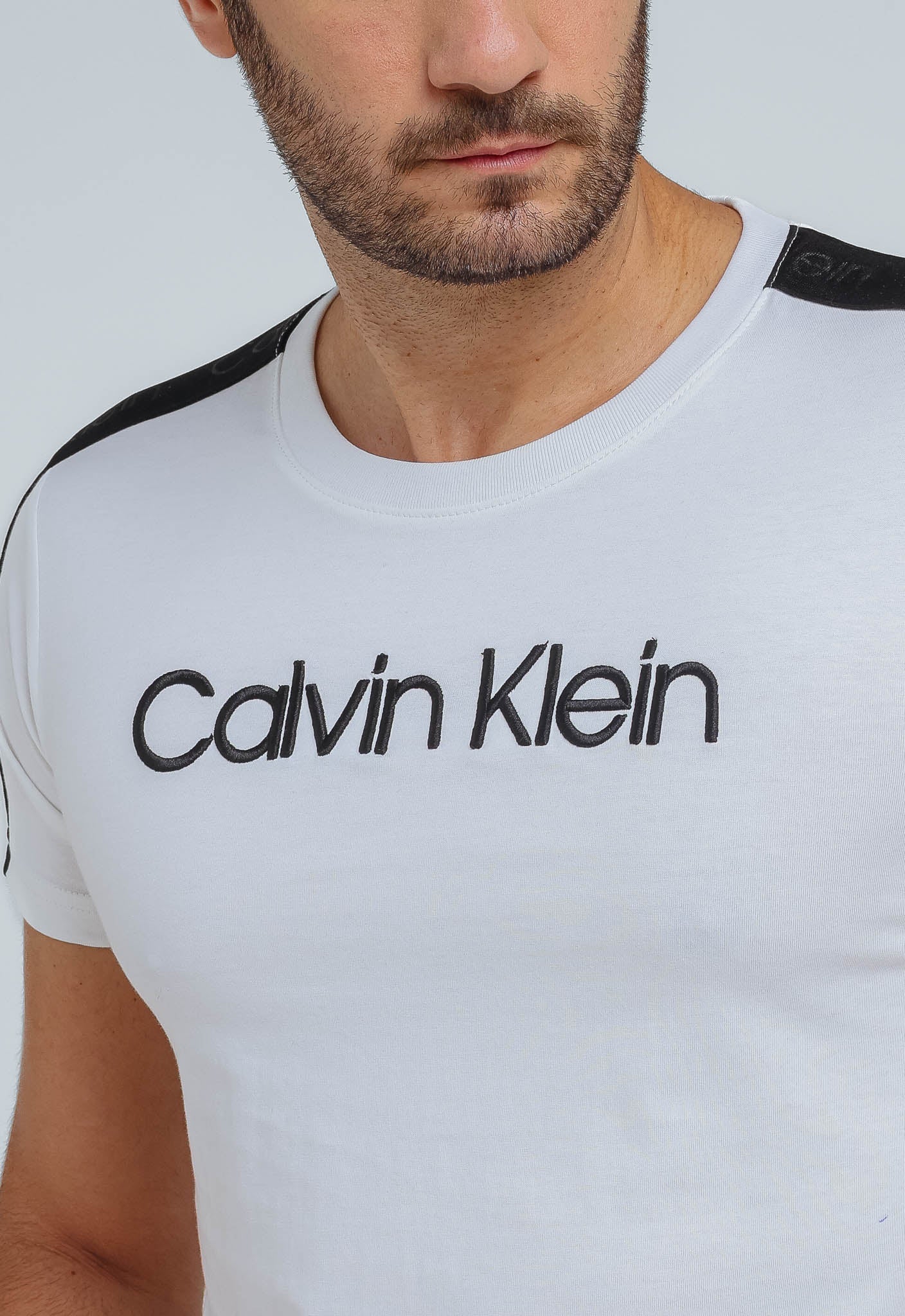 Camiseta Calvin Klein Logo Manga - Henri Store