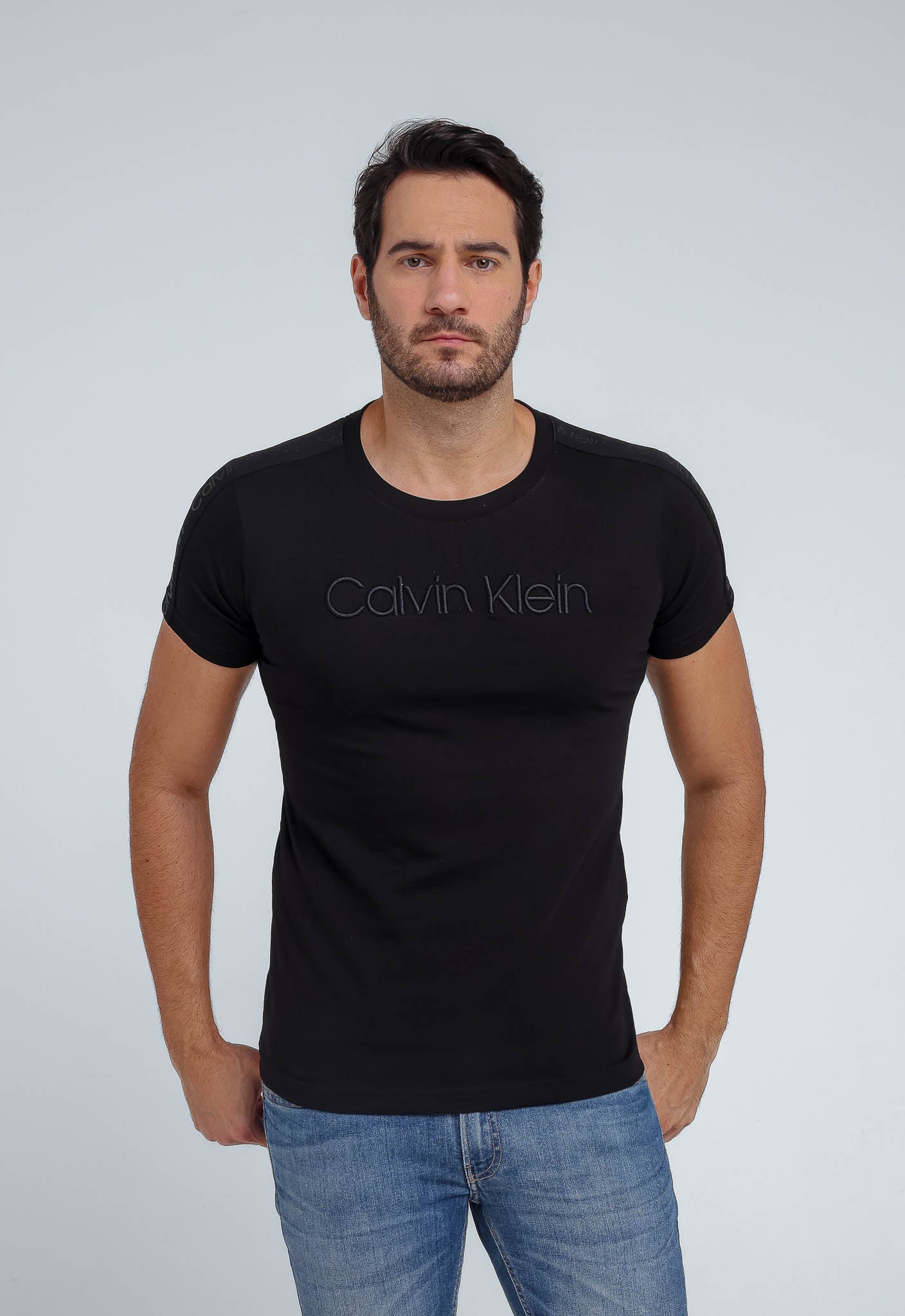 Camiseta Calvin Klein Logo Manga - Henri Store