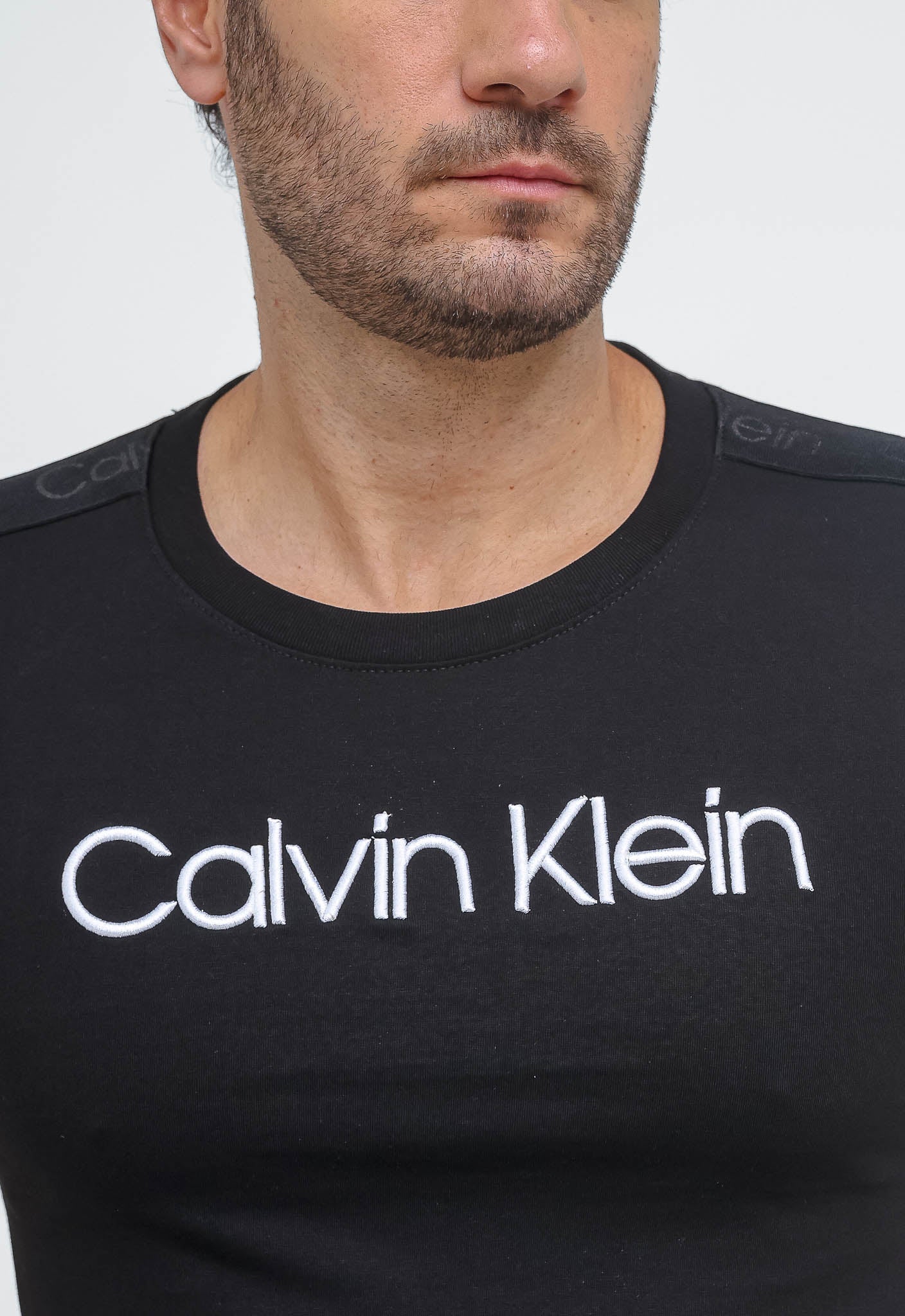 Camiseta Calvin Klein Logo Manga - Henri Store