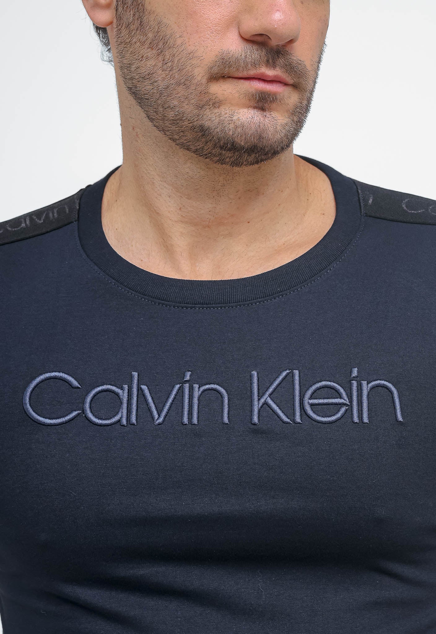 Camiseta Calvin Klein Logo Manga - Henri Store